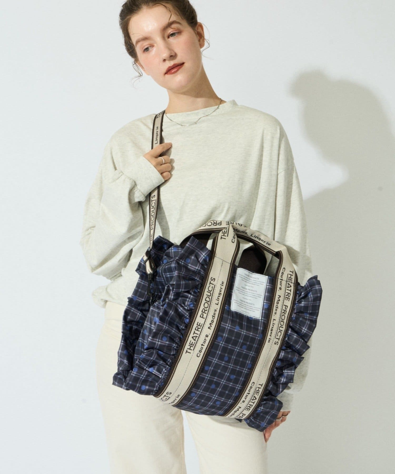 【 10/6收單 】日本代購 CIAOPANIC TYPY × THEATRE PRODUCTS 別注荷葉邊方形斜背包｜3色