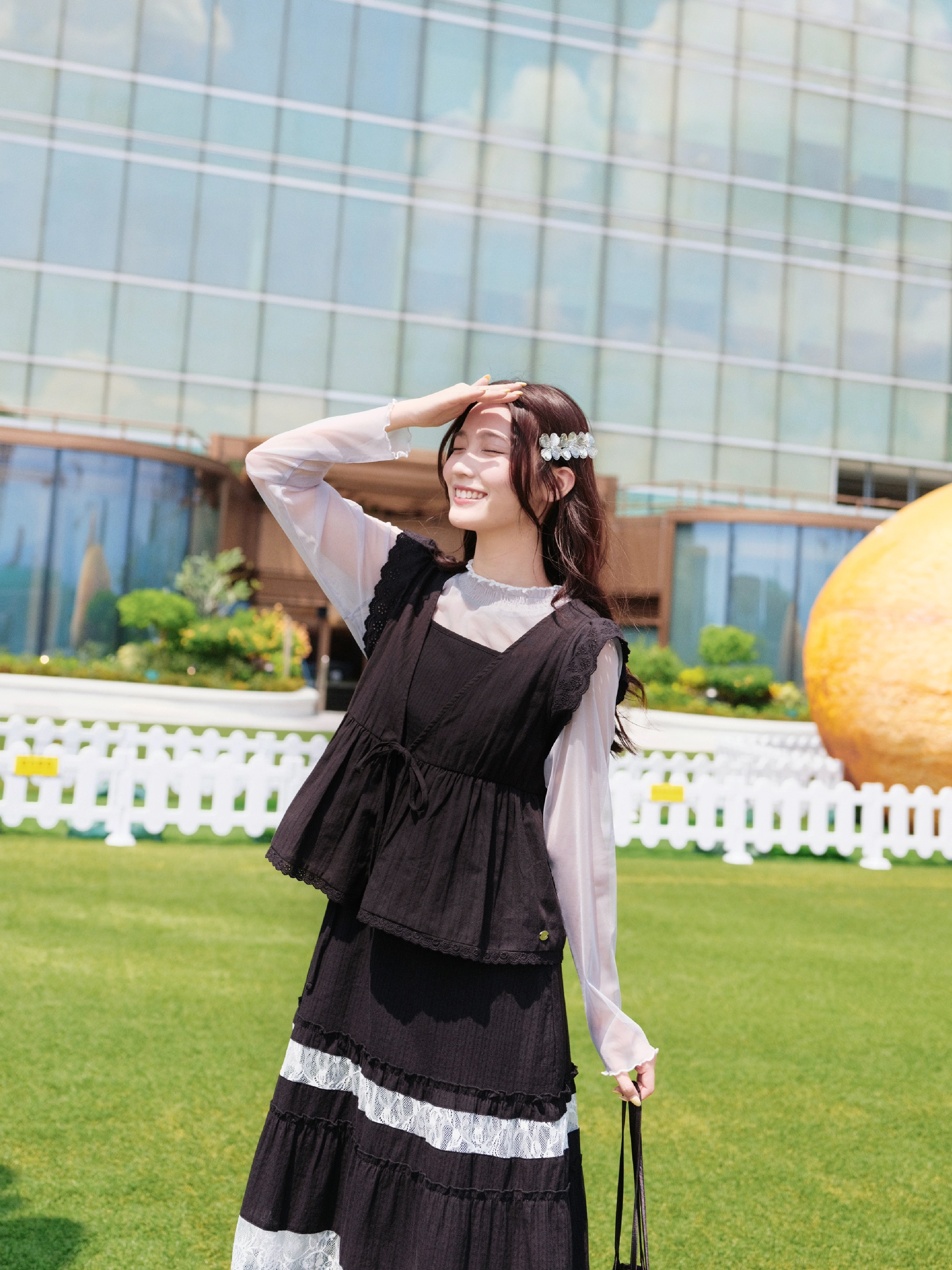 兩色 / 蕾絲雕花小翅膀V領馬甲 / Broderie Flutter Sleeve V-Neck Blouse