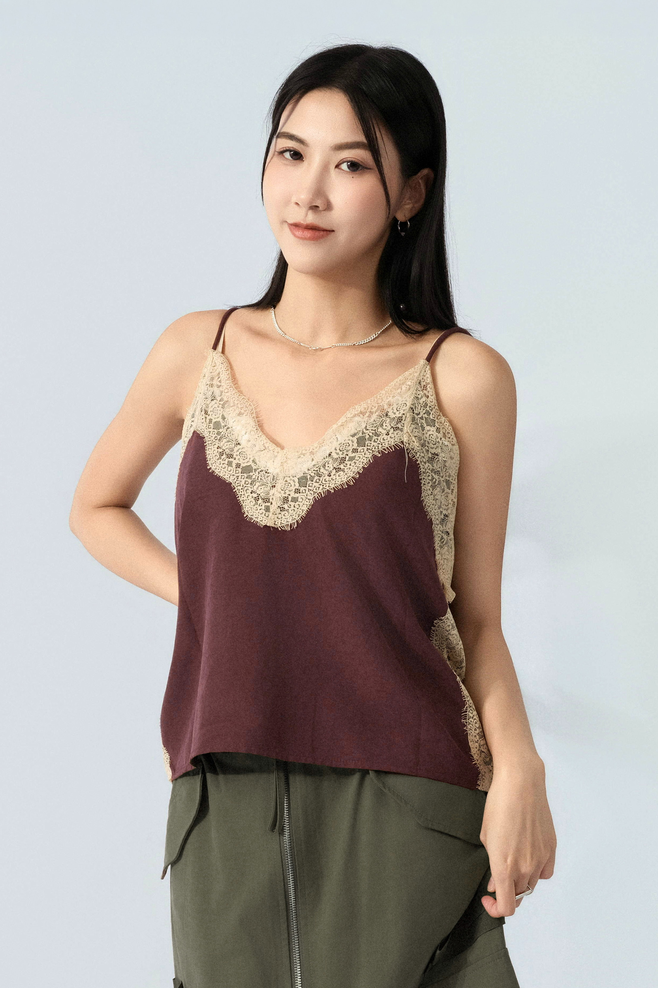 蕾絲邊絨面吊帶背心（預購產品）