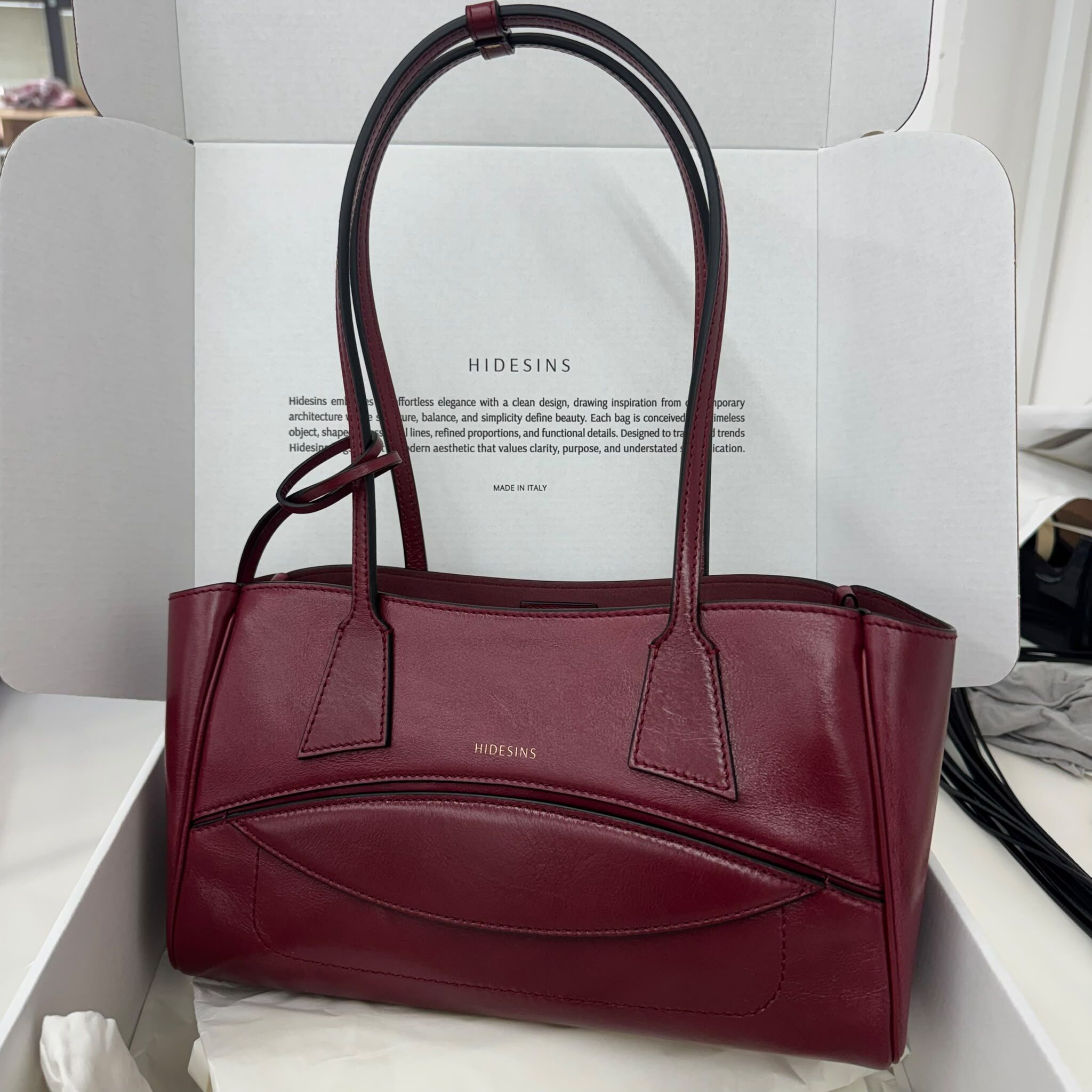 SMA-HHG0922-012 SHOPPER CRISP WINE (A12)