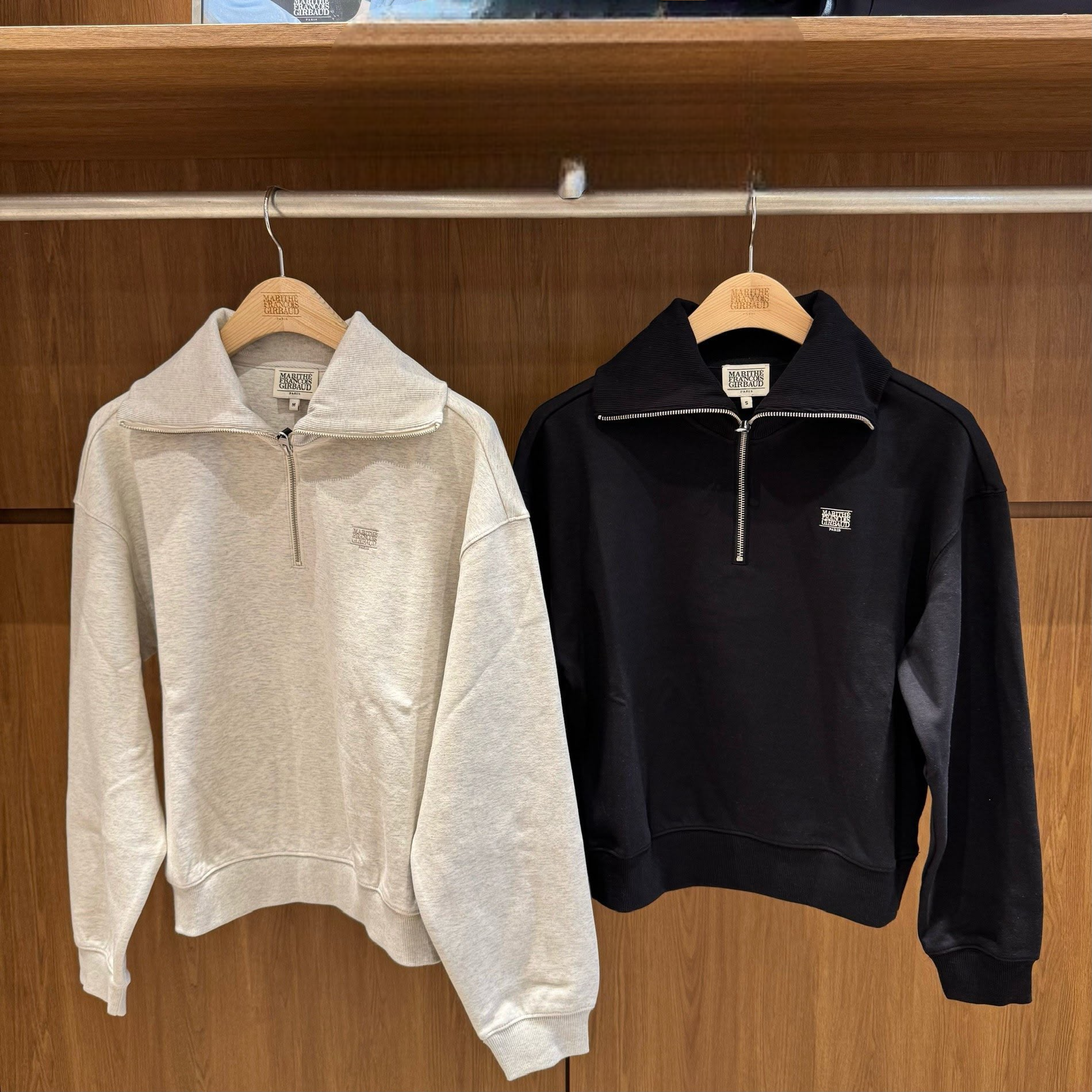 香港$770!!連線入code再減😱!! MARITHE FRANCOIS GIRBAUD (MFG)｜女生版型 MFG46FSW125 W MICRO CLASSIC LOGO QUARTER ZIPUP SWEATSHIRT [2 colors] M147