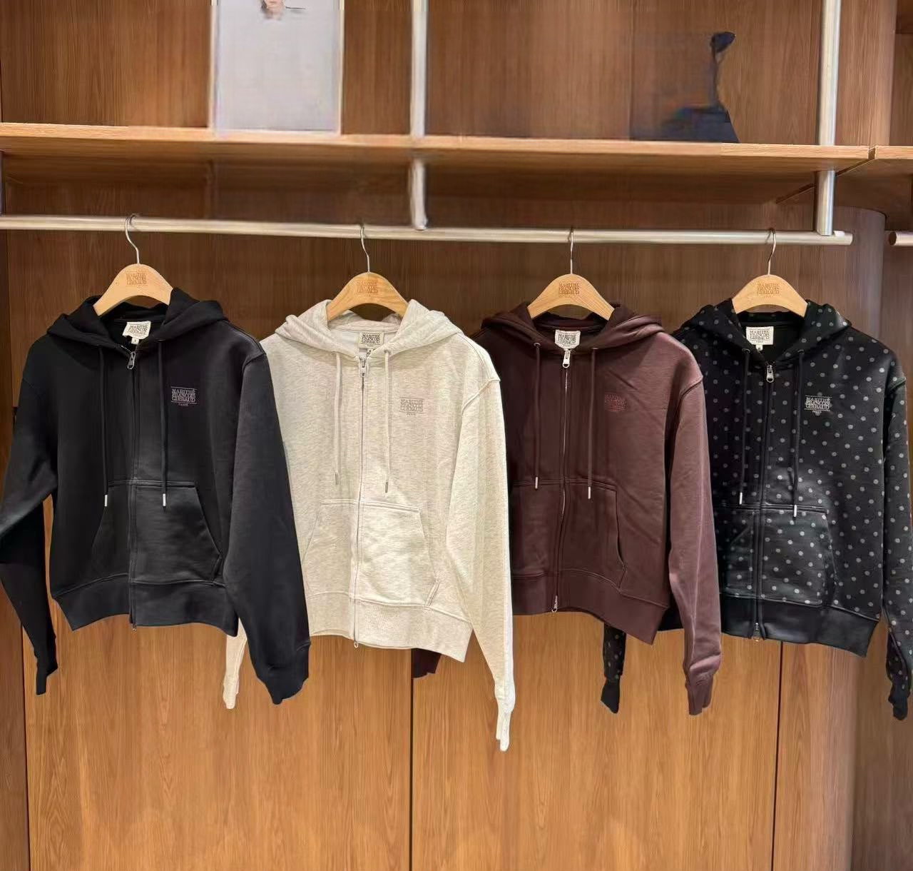 香港$930!!連線入code再減😱!! MARITHE FRANCOIS GIRBAUD (MFG)｜MFG46FHZ102 W SMALL CLASSIC LOGO HOODIE ZIPUP [4 colors] M157