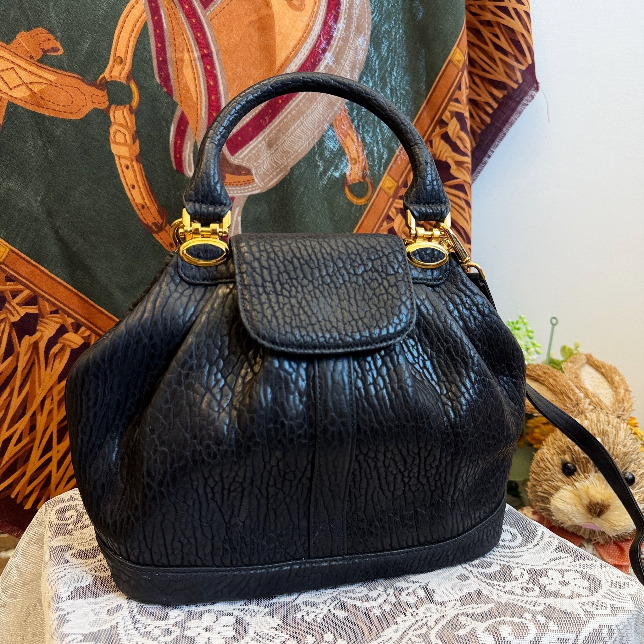 La Luce 黑色荔枝皮中古手袋