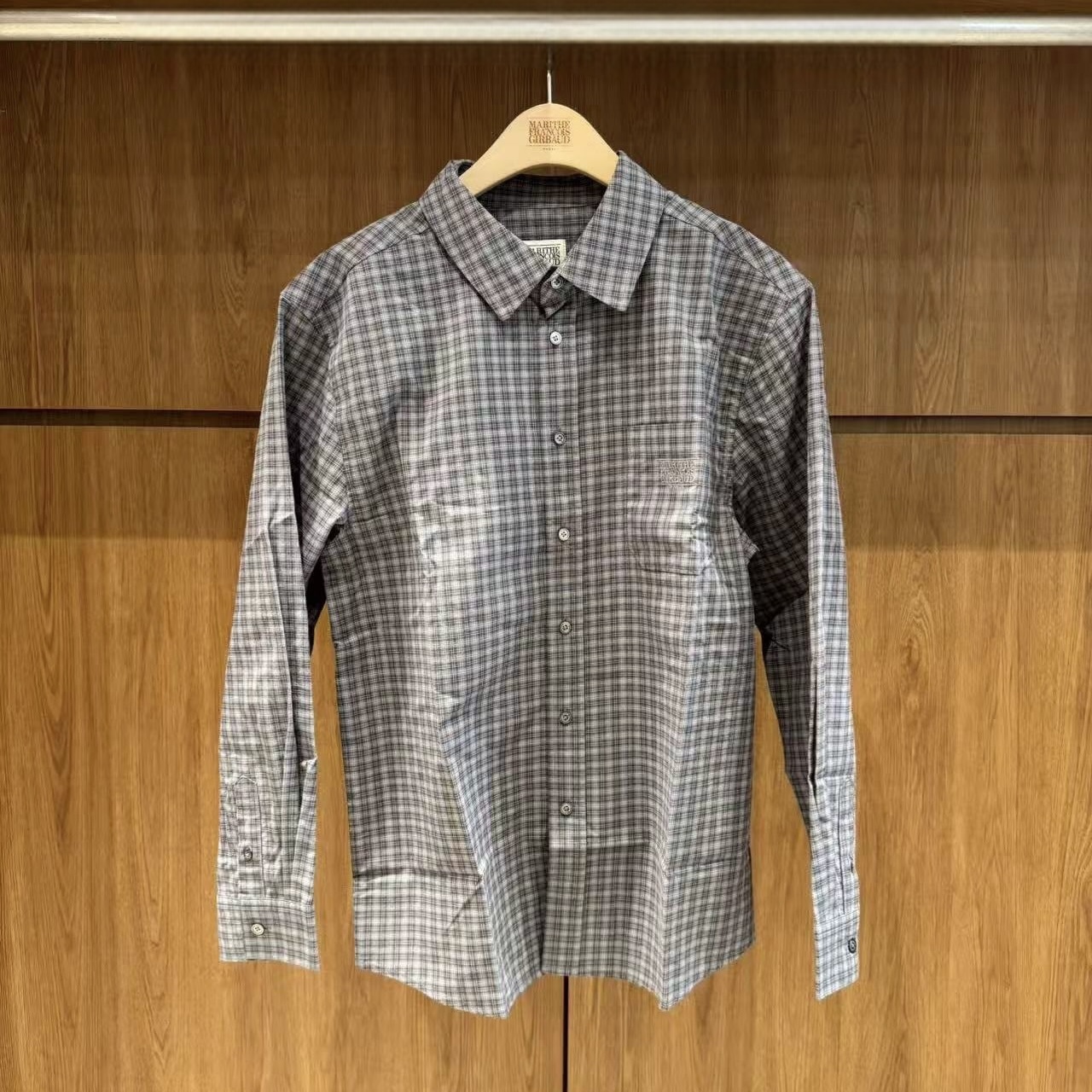 香港$1120!!連線入code再減😱!! MARITHE FRANCOIS GIRBAUD (MFG)｜MFG46FSH202 MICRO CLASSIC LOGO OVERSIZED CHECK SHIRT M176