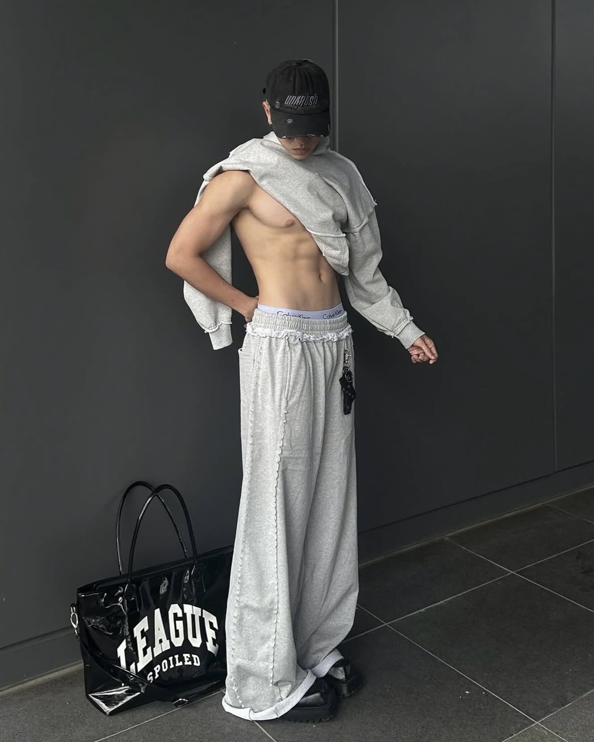 <快速到貨>越南 BAD CHOICES 街頭 寬鬆 直筒 破壞 長褲 灰色