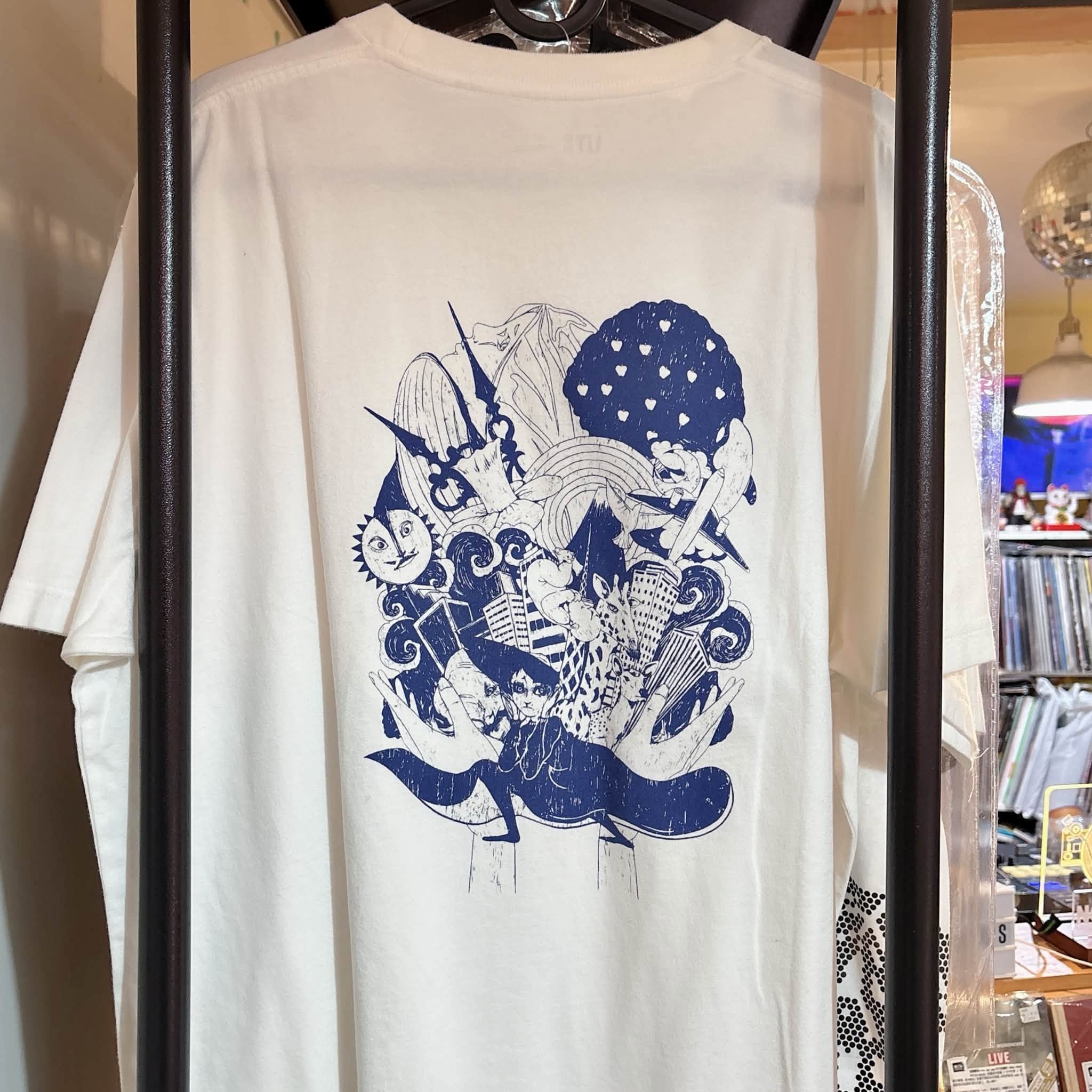 二手 YOASOBI x UT 白tee //約九成新 size 標示 XXL（但版型較小約XL）