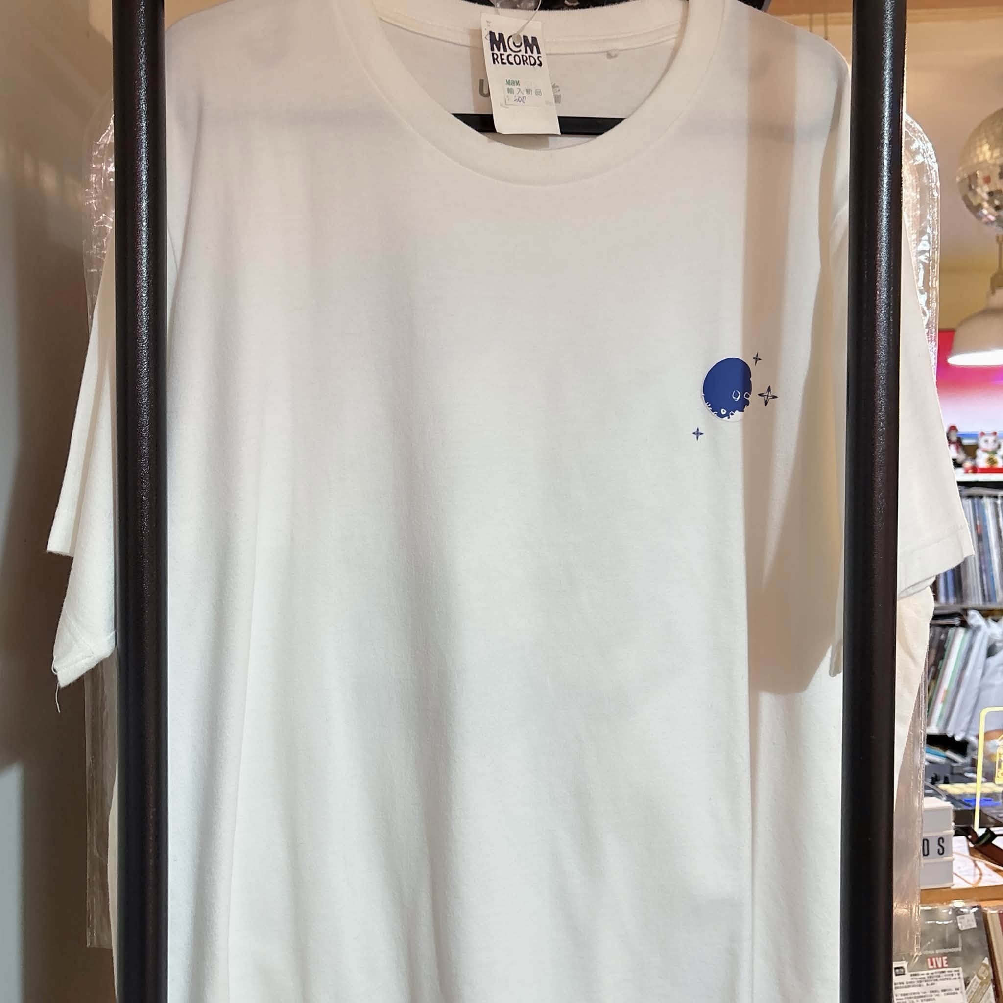 二手 YOASOBI x UT 白tee //約九成新 size 標示 XXL（但版型較小約XL）