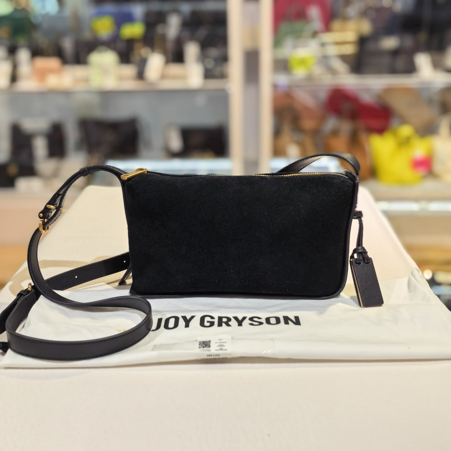 韓國潮牌!!! 全新JOY GRYSON 斜背袋 3D Crescent 黑色麂皮 #Brand new #香榭站正品