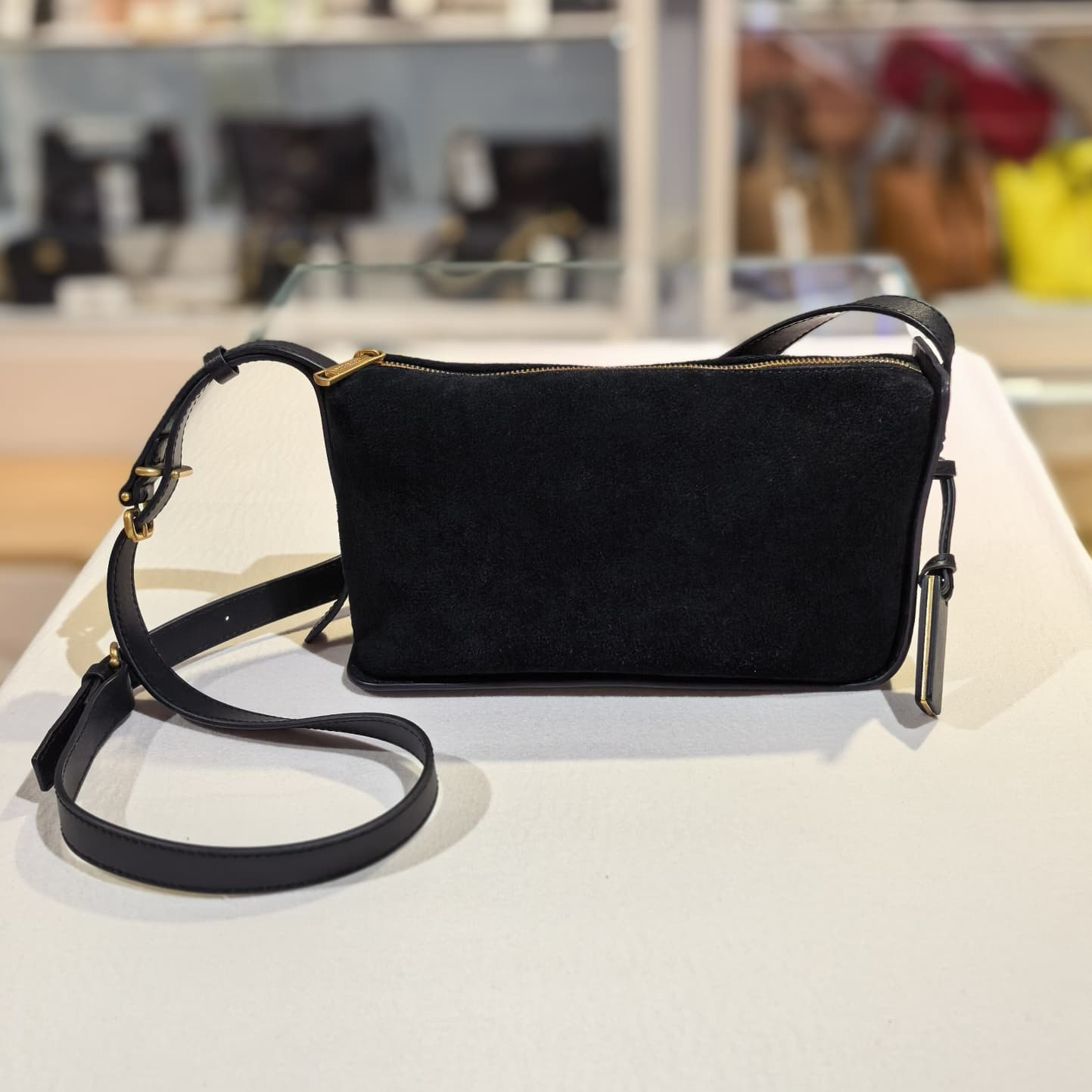 韓國潮牌!!! 全新JOY GRYSON 斜背袋 3D Crescent 黑色麂皮 #Brand new #香榭站正品