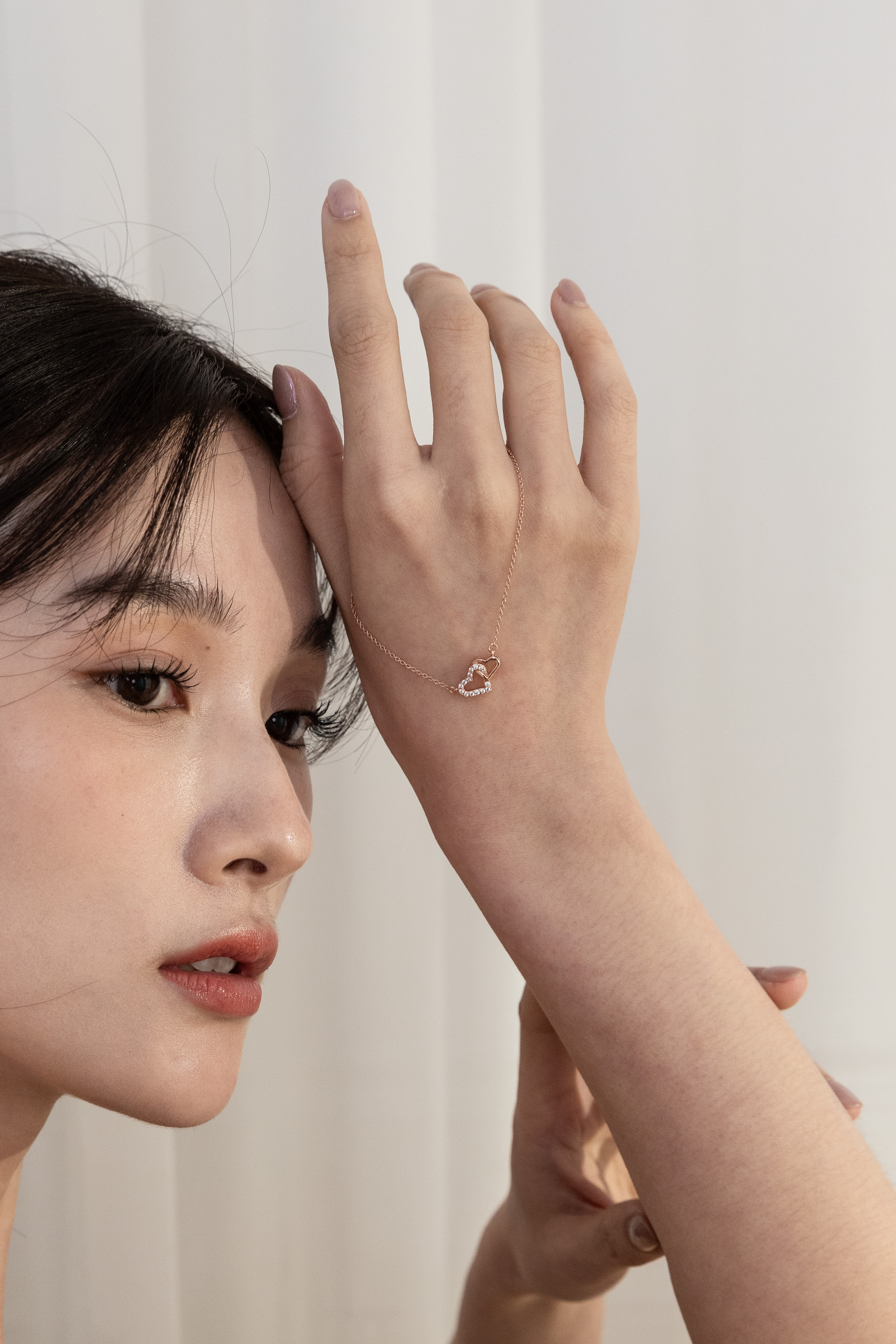 CHÉRIE 親愛的雙心項鍊佩戴展示