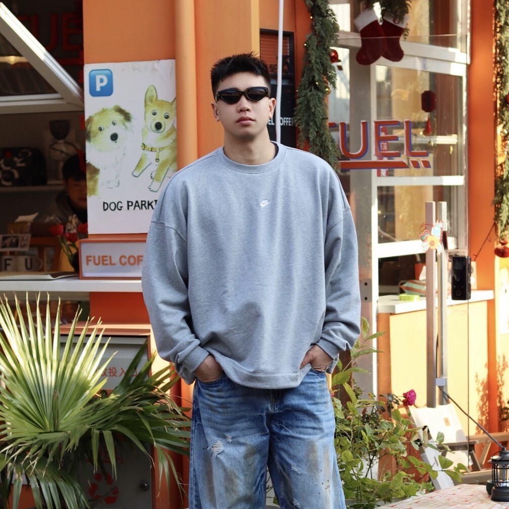 **限時特價售出不退換** 男款 NIKE CLUB FT OS CREW 灰色 小標 刺繡LOGO 下擺鬆緊 寬鬆 保暖 大學T 長T 衛衣【IF0748-063】NKTF