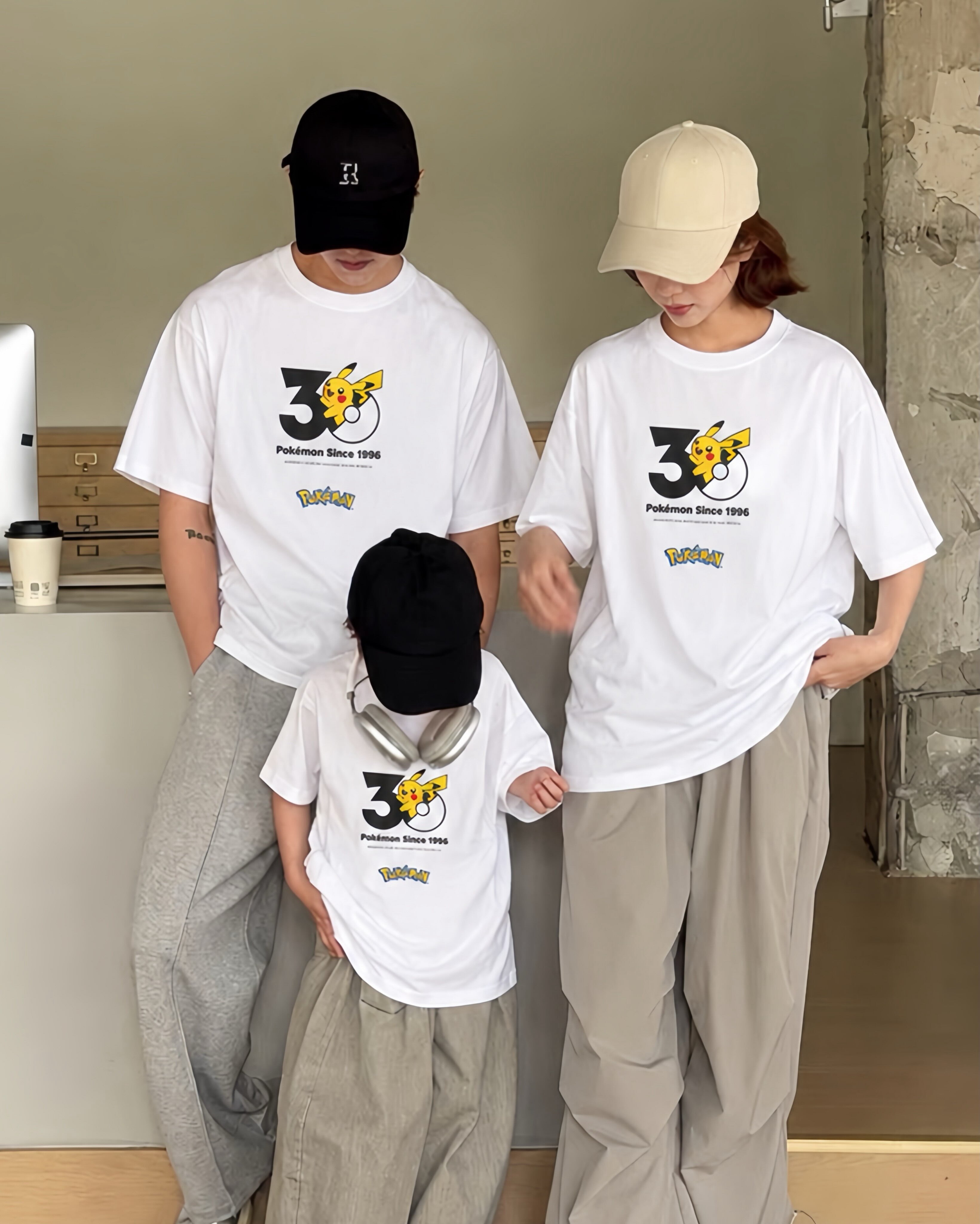 【可選自己喜歡的寶可夢圖案】官方正版授權 POKÉMON 寶可夢 30週年紀念限定 短TEE 皮卡丘 白色 神奇寶貝 共1025款