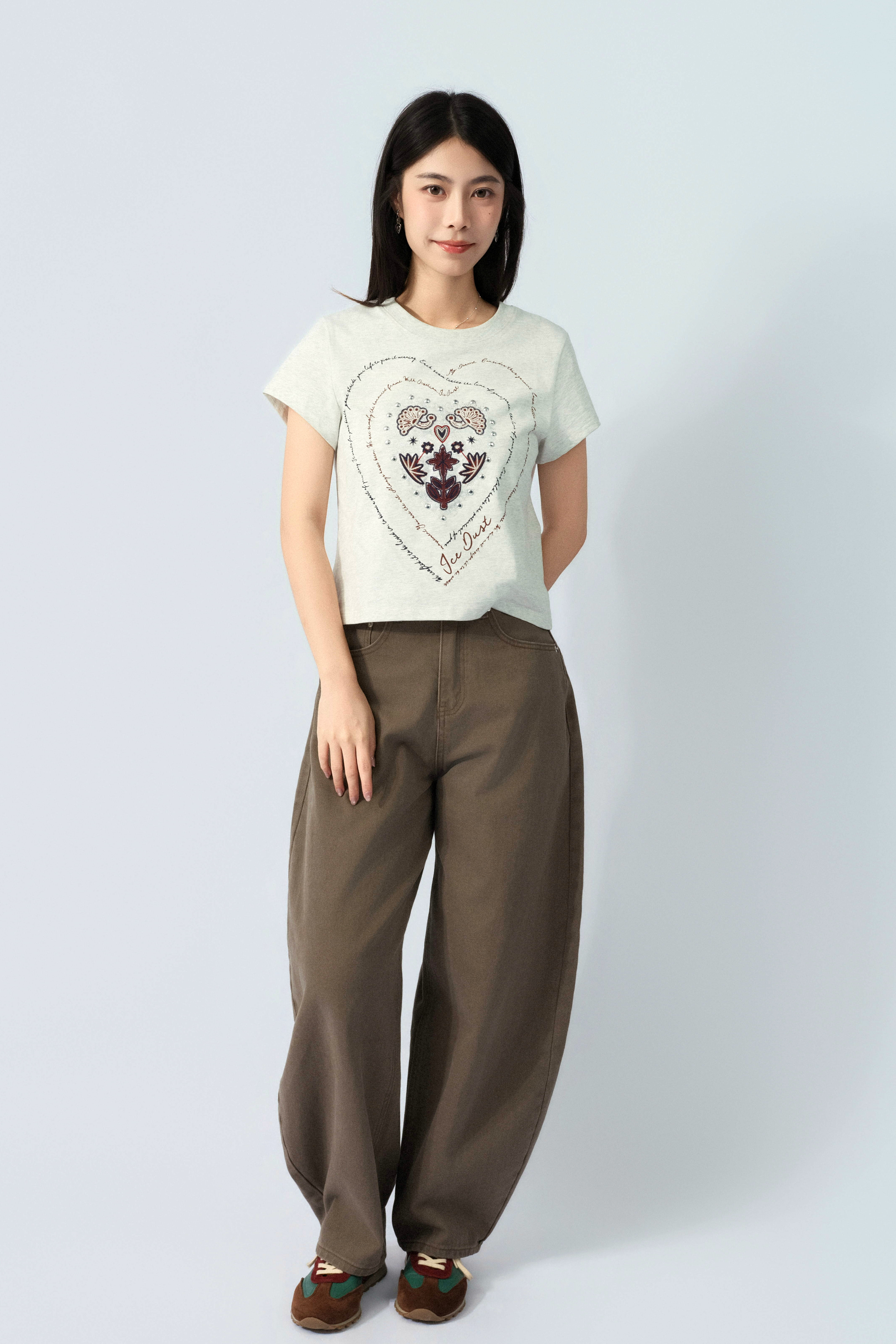 刺繡花窩釘心心圖案tee (預購產品）