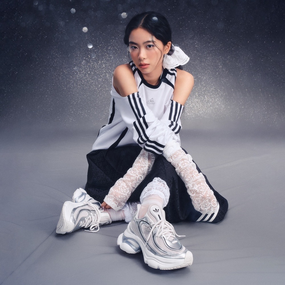 【 adidas OZVENUZ W 休閒鞋 - 液態銀白 】