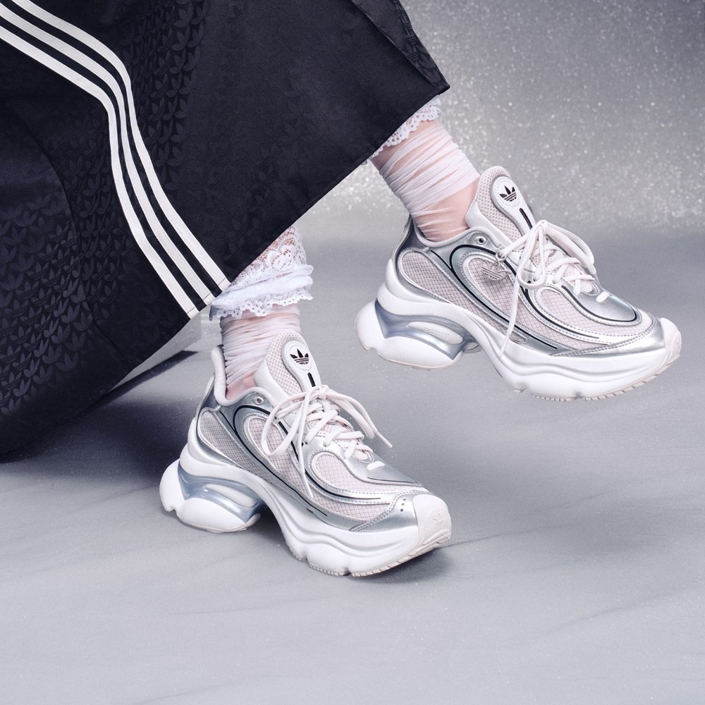 【 adidas OZVENUZ W 休閒鞋 - 液態銀白 】