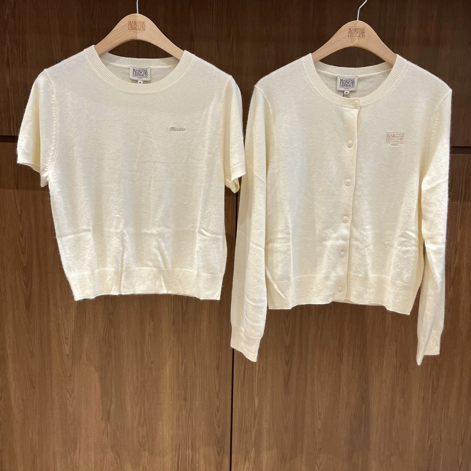 香港$13300!!連線入code再減😱!! MARITHE FRANCOIS GIRBAUD (MFG)｜MFG46FCD101 W SMALL CLASSIC LOGO ROUND NECK CARDIGAN SET UP [3 colors] M185