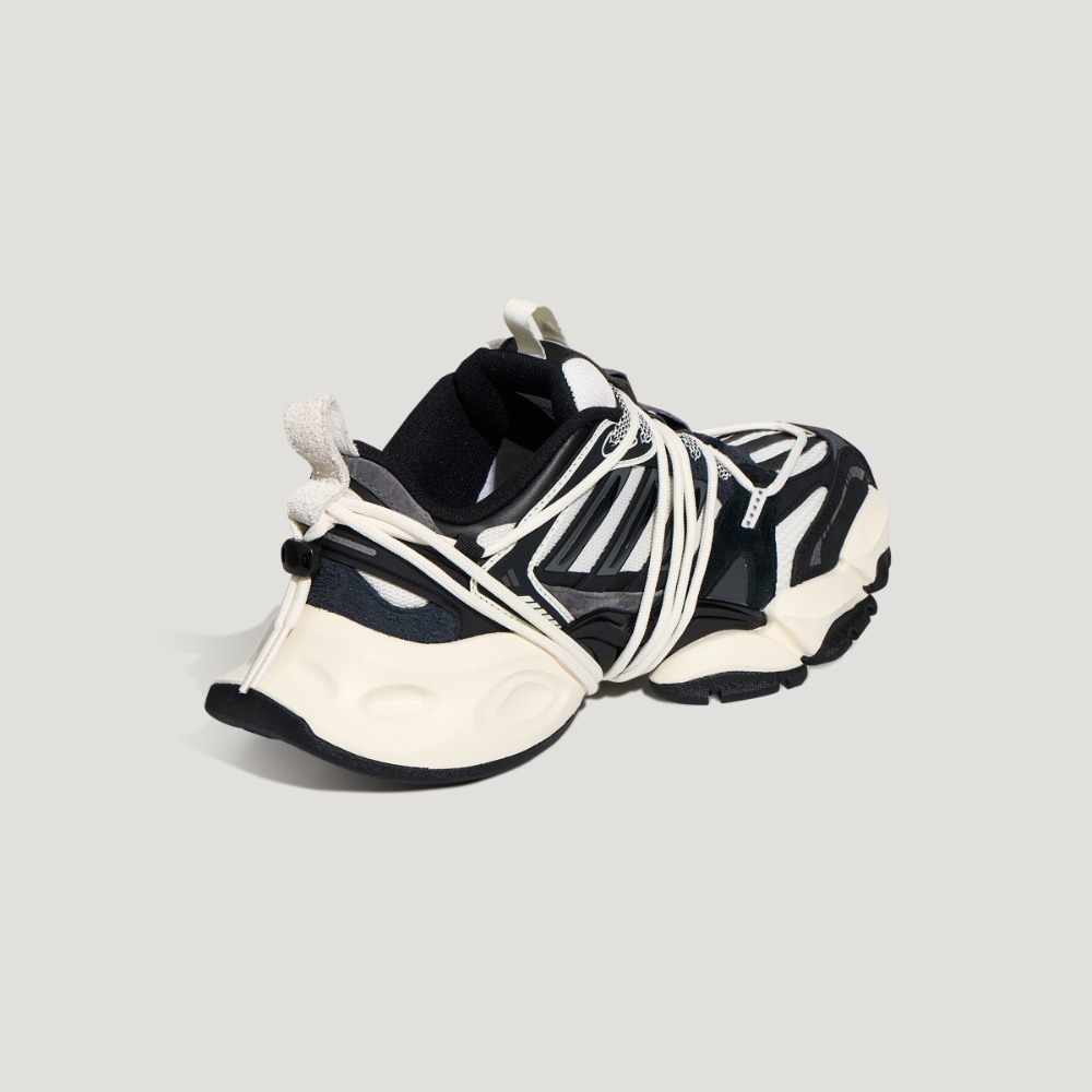 【 adidas XLG RUNNER DELUXE 2.0 休閒鞋 - 黑白 】