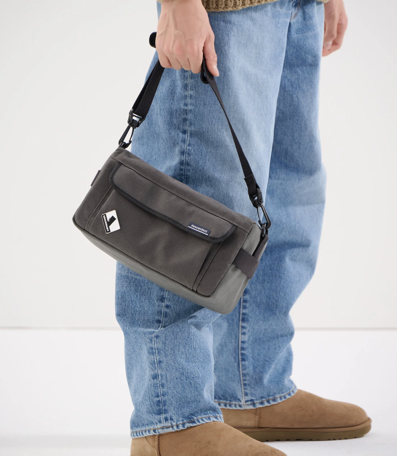 [現貨] DESCENDANT FW26 TACKLE DUCK SHOULDER BAG | BLACK / CHARCOAL