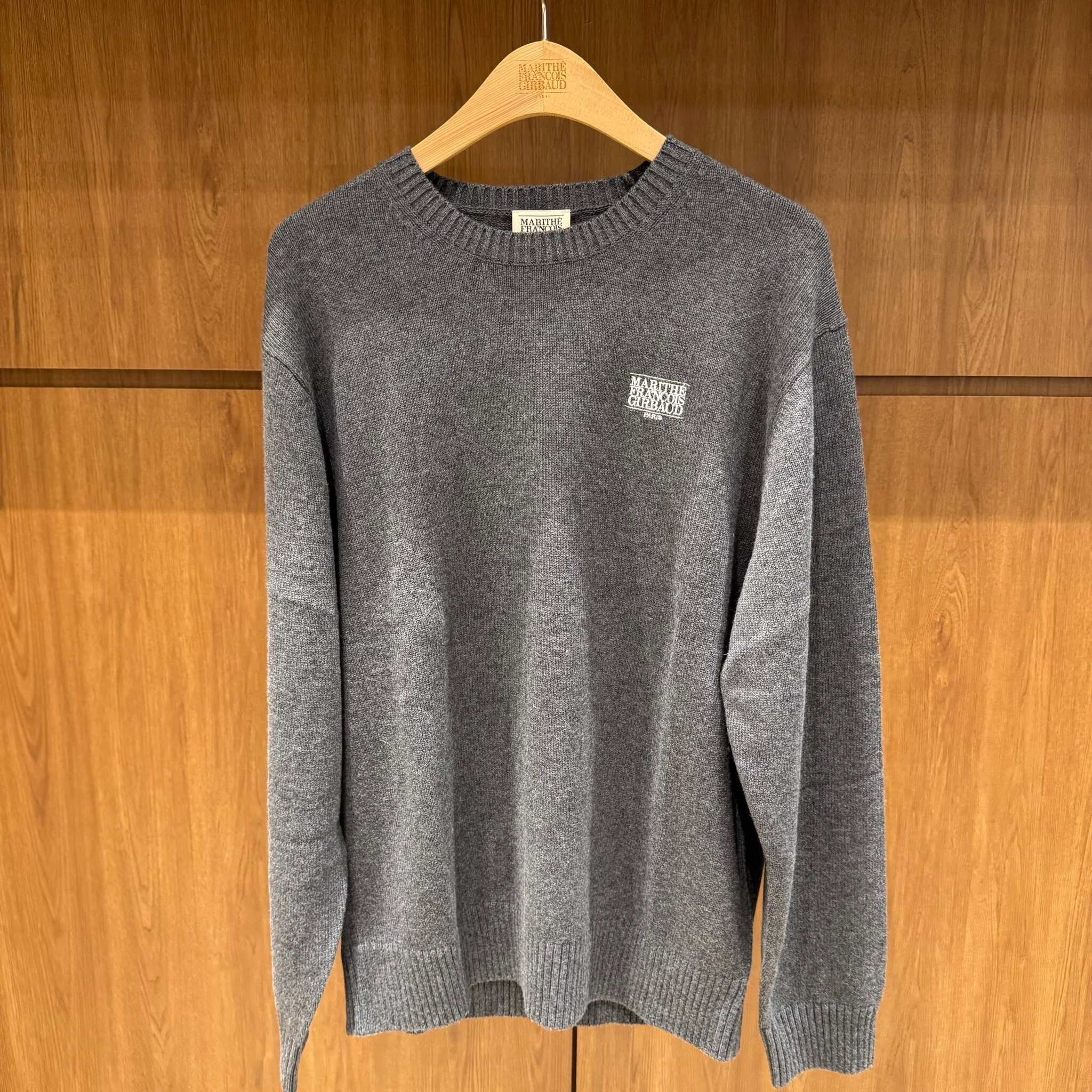 香港$1120!!連線入code再減😱!! MARITHE FRANCOIS GIRBAUD (MFG)｜MFG46FKN211 SMALL CLASSIC LOGO KNIT PULLOVER [2 colors] M231