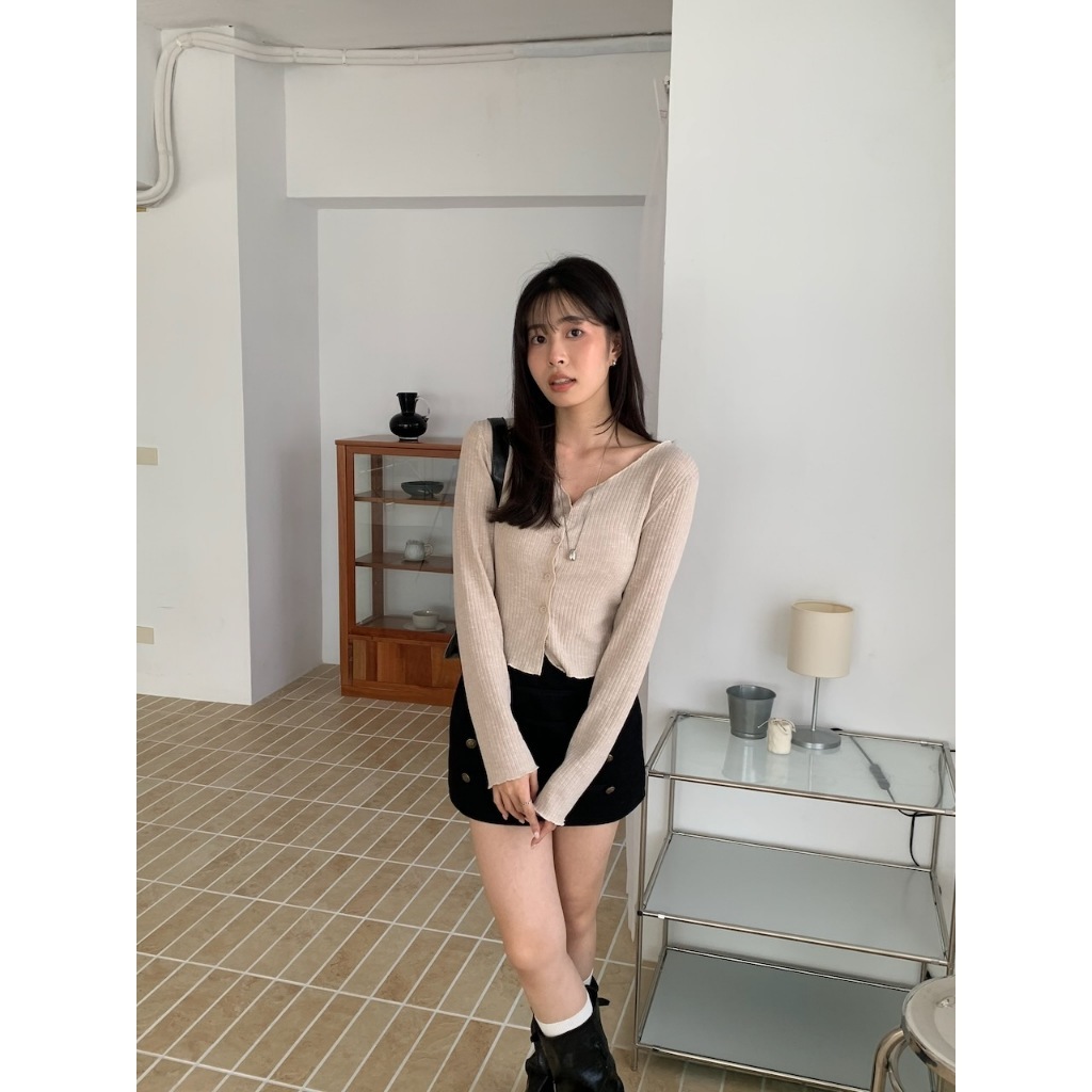 A14 韓系淡感公式 木耳邊開釦上衣 #A1039