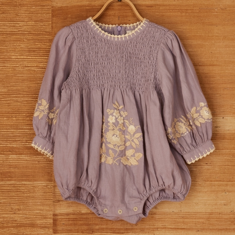 Apolina 紫羅蘭純淨花卉雕花褶皺包屁衣 BABY NOEMIE ROMPER - DUSKY LAVENDER