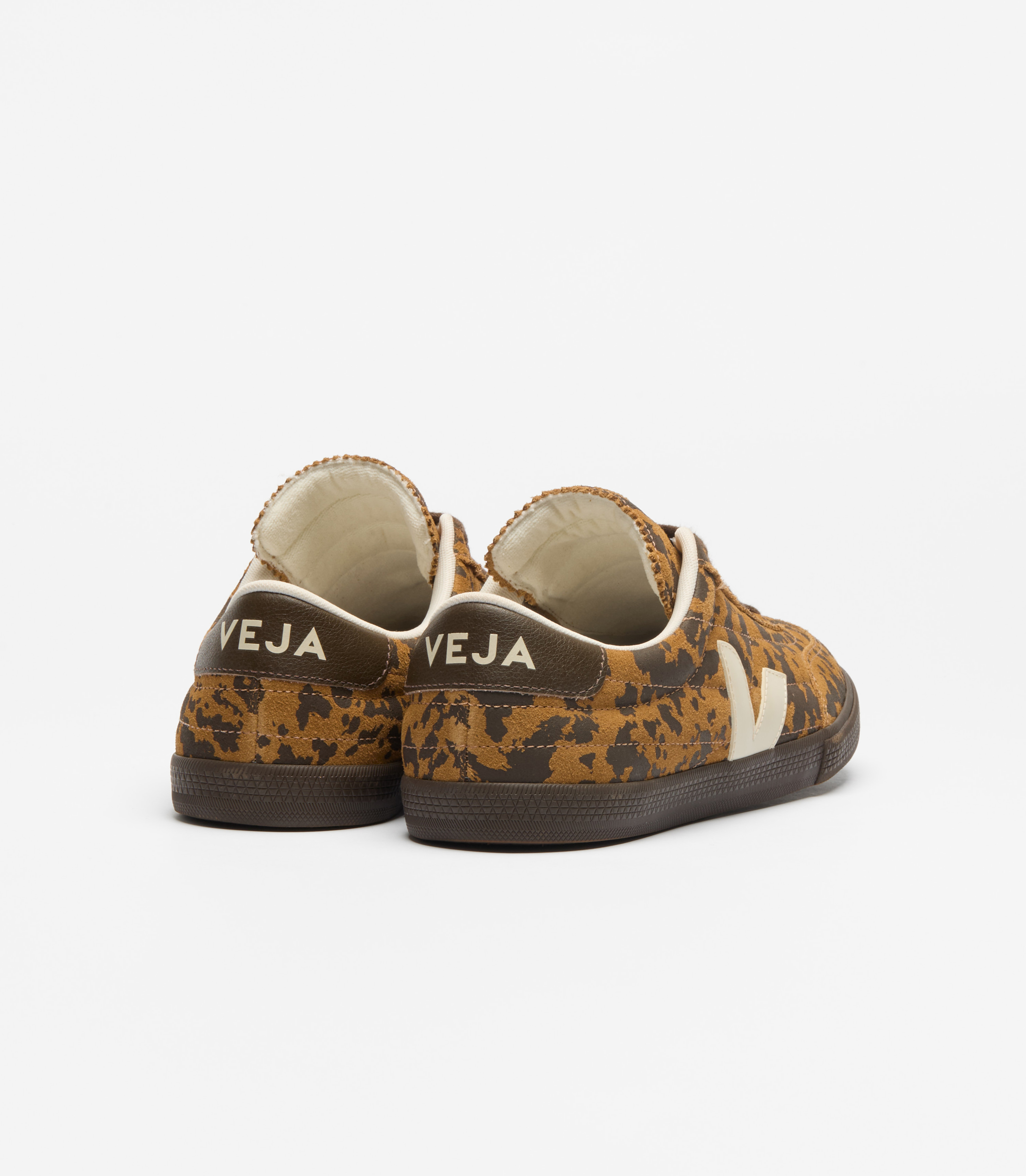 VEJA PANENKA SUEDE CAMEL WILD COUNTRY