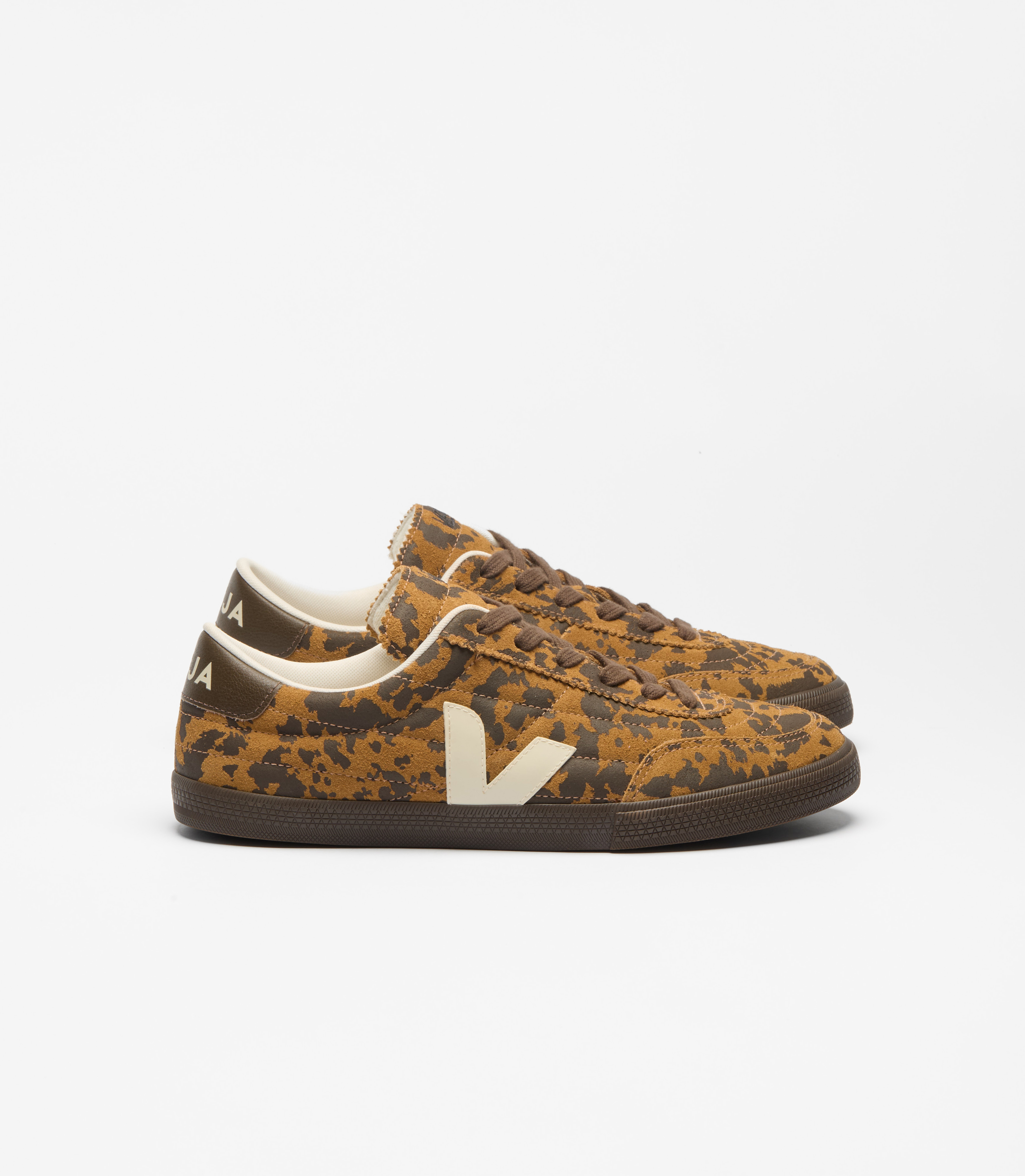 VEJA PANENKA SUEDE CAMEL WILD COUNTRY