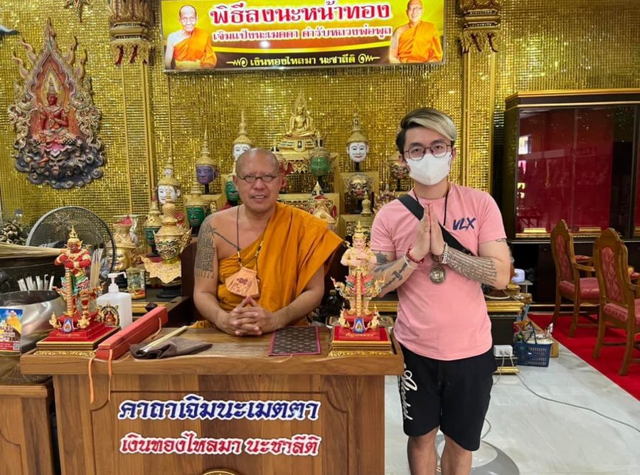 米爸與寺廟師父合影