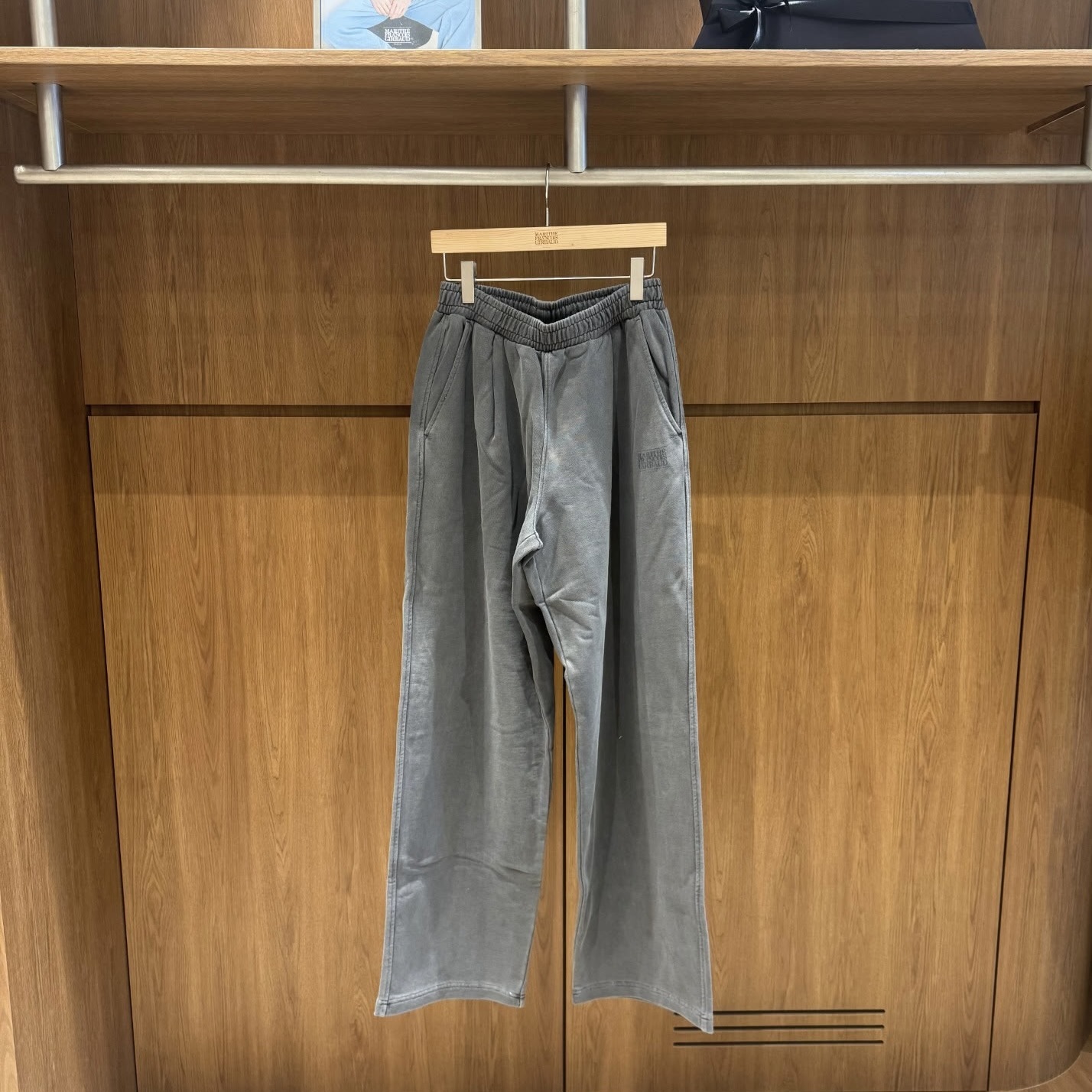 香港$930!!連線入code再減😱!! MARITHE FRANCOIS GIRBAUD (MFG)｜MFG46FSP205 CRACK CLASSIC LOGO DYEING ONE TUCK WIDE SWEAT PANTS [2 colors] M311