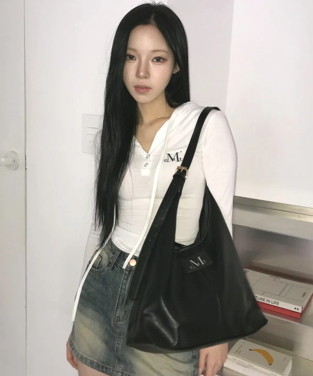 韓國代購｜Mucent Crescent Leather Shoulder Bag