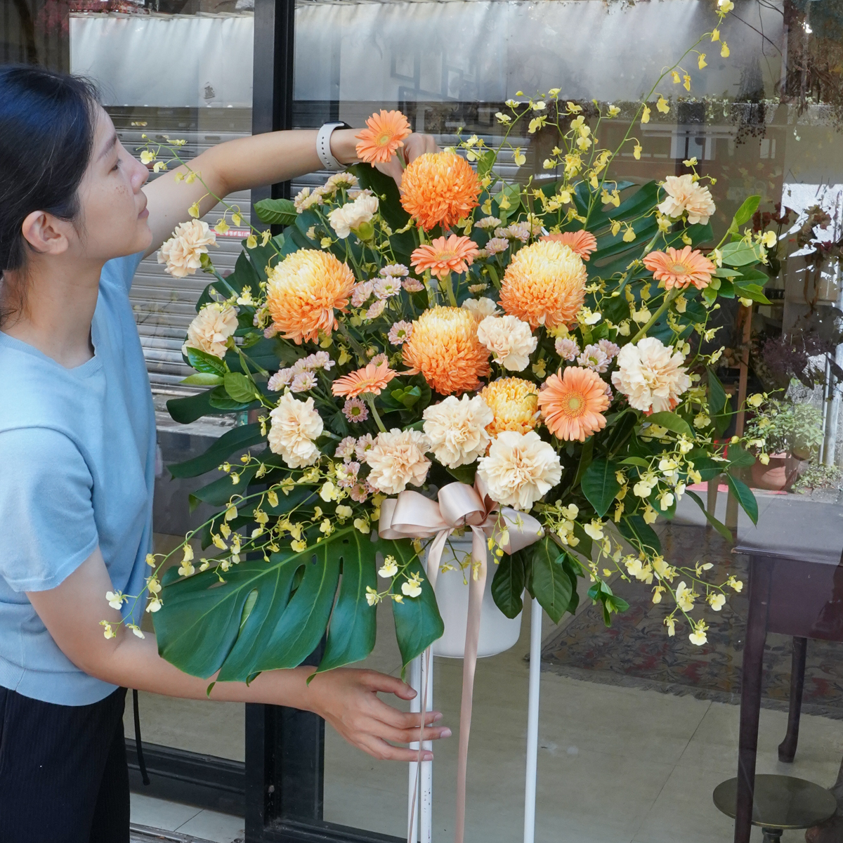 高架花籃橘黃色,台北高架花籃推薦,開幕高架花籃,台北開幕升遷花籃推薦