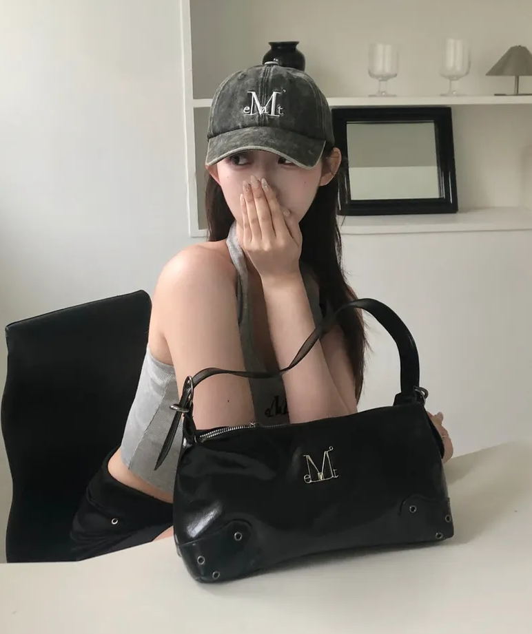 韓國代購｜Mucent Barb Metal Logo 2-Way Eyelet Cross Bag