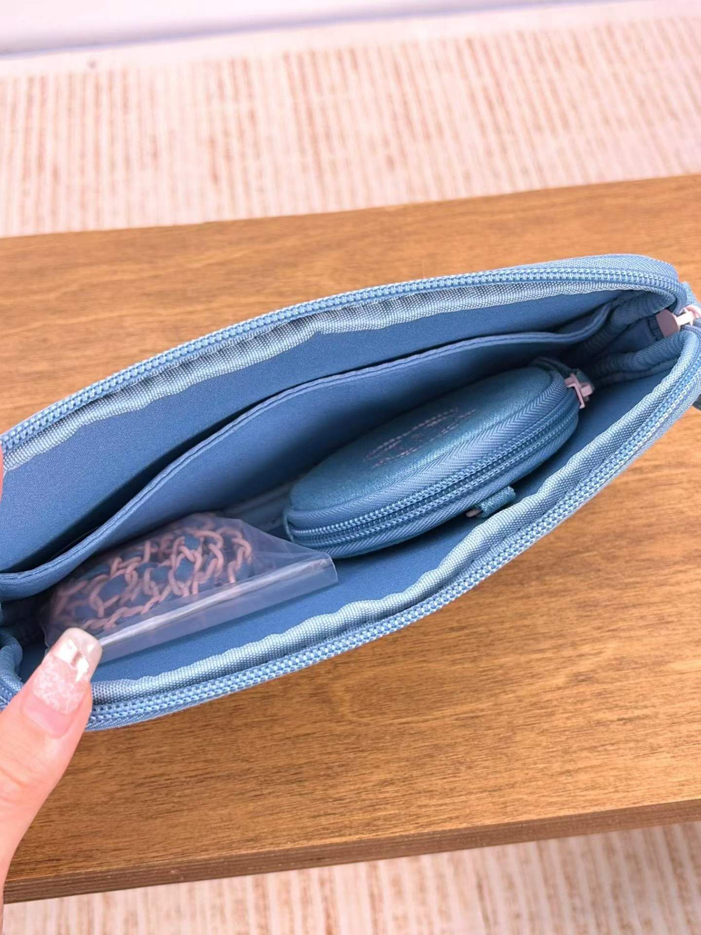 Chanel Denim Makeup 限量贈品丹寧牛仔鏈袋加小圓包
