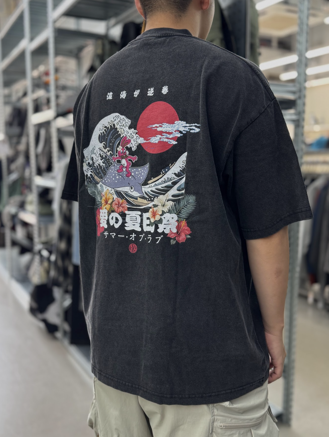 2nd Closet “OKINAWA SURFING” SECOND RABBIT T-SHIRT - Black | TE47