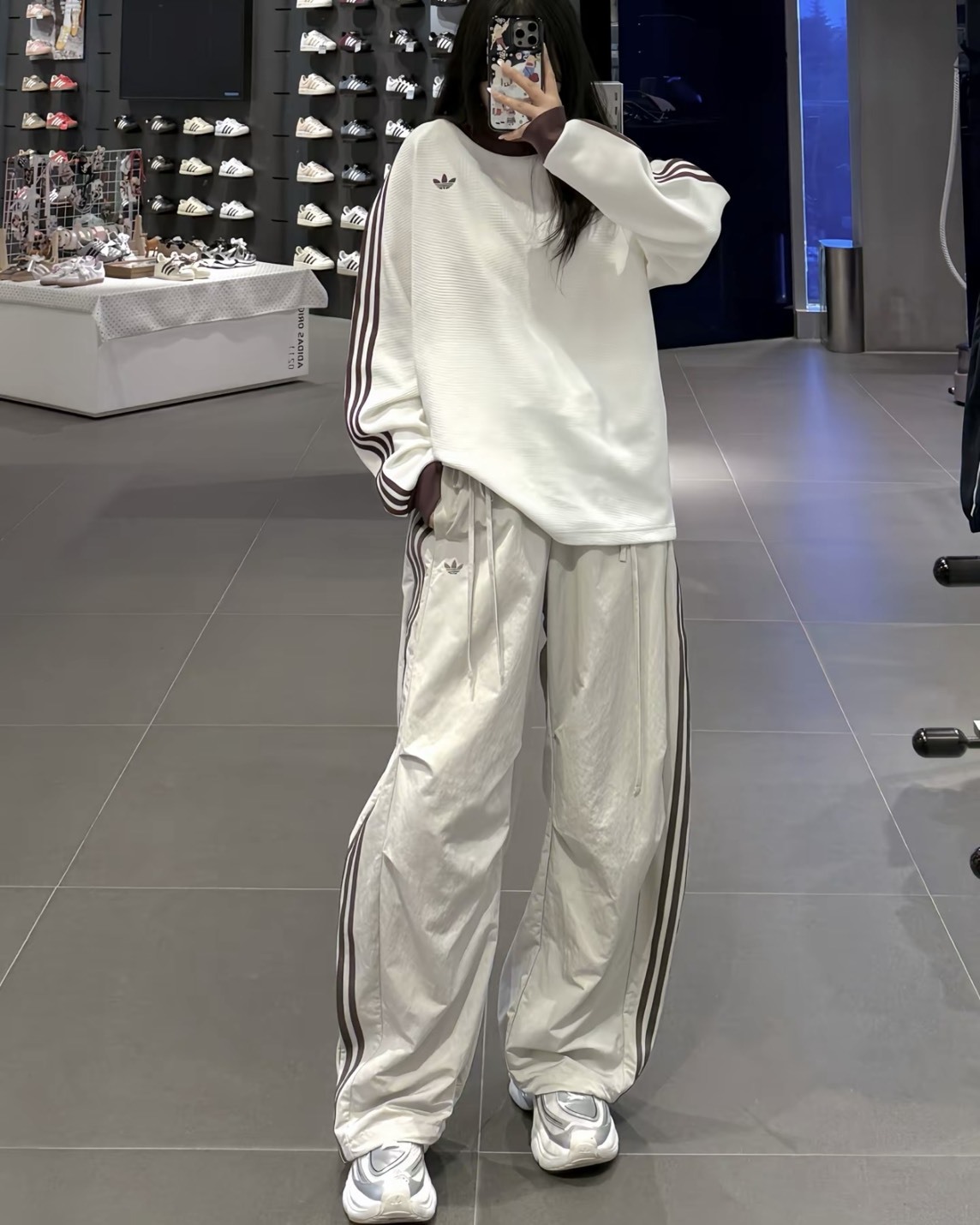 【預購】ADIDAS ORIGINALS CURVED TRACKSUIT BOTTOMS 米灰色 LD6429