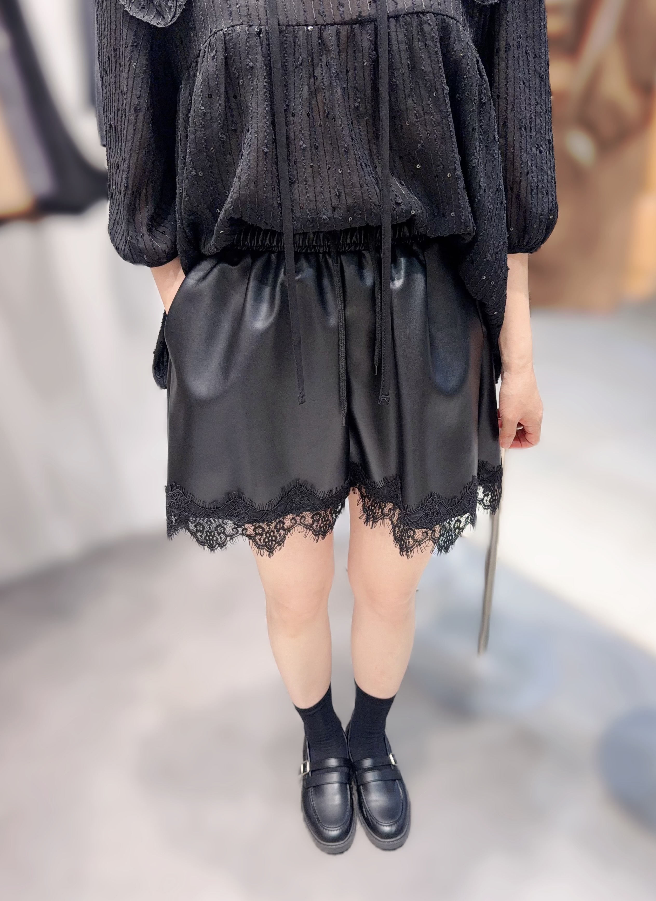 S31 LACE皮褲 腰25-40 HIP45 長16.5 $409