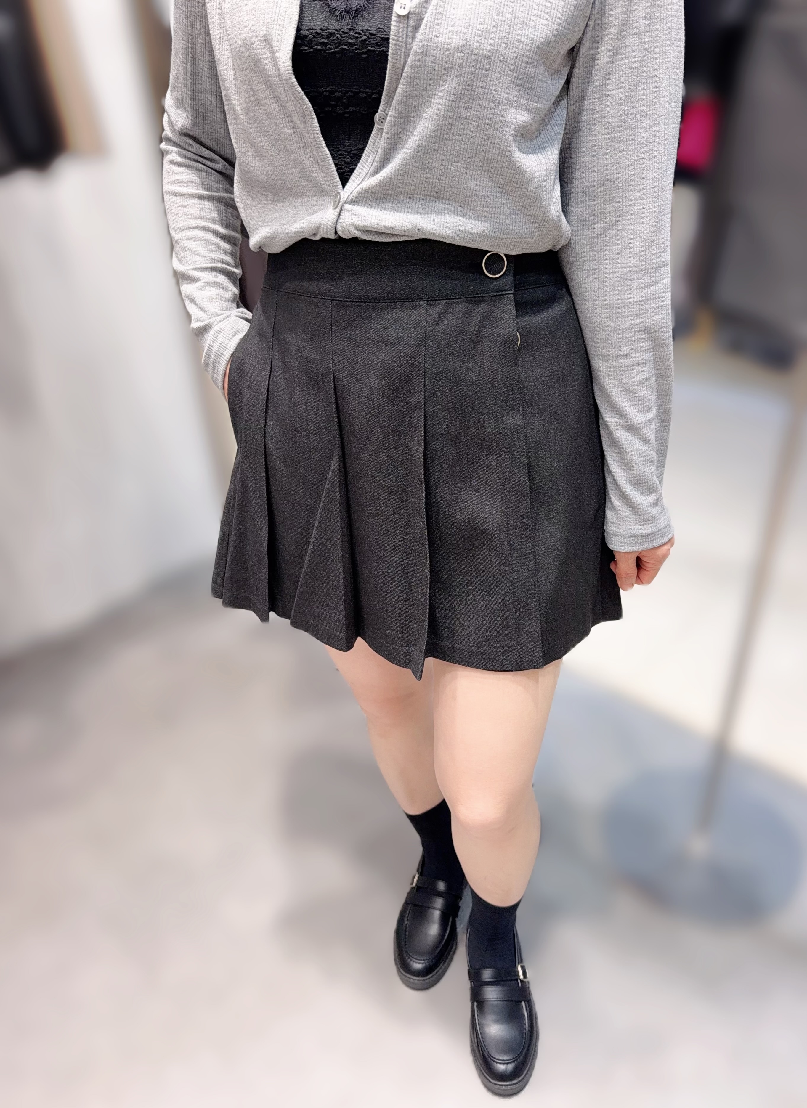 S32 裙褲 後橡根腰 腰26-36 HIP44 長15 $429