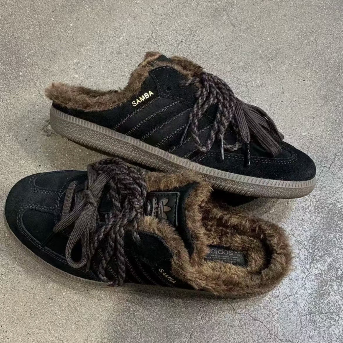 ADIDAS SAMBA MULE 黑糖可可 絨毛拖鞋 穆勒拖 焦糖底 雙鞋帶 秋冬 HP5054