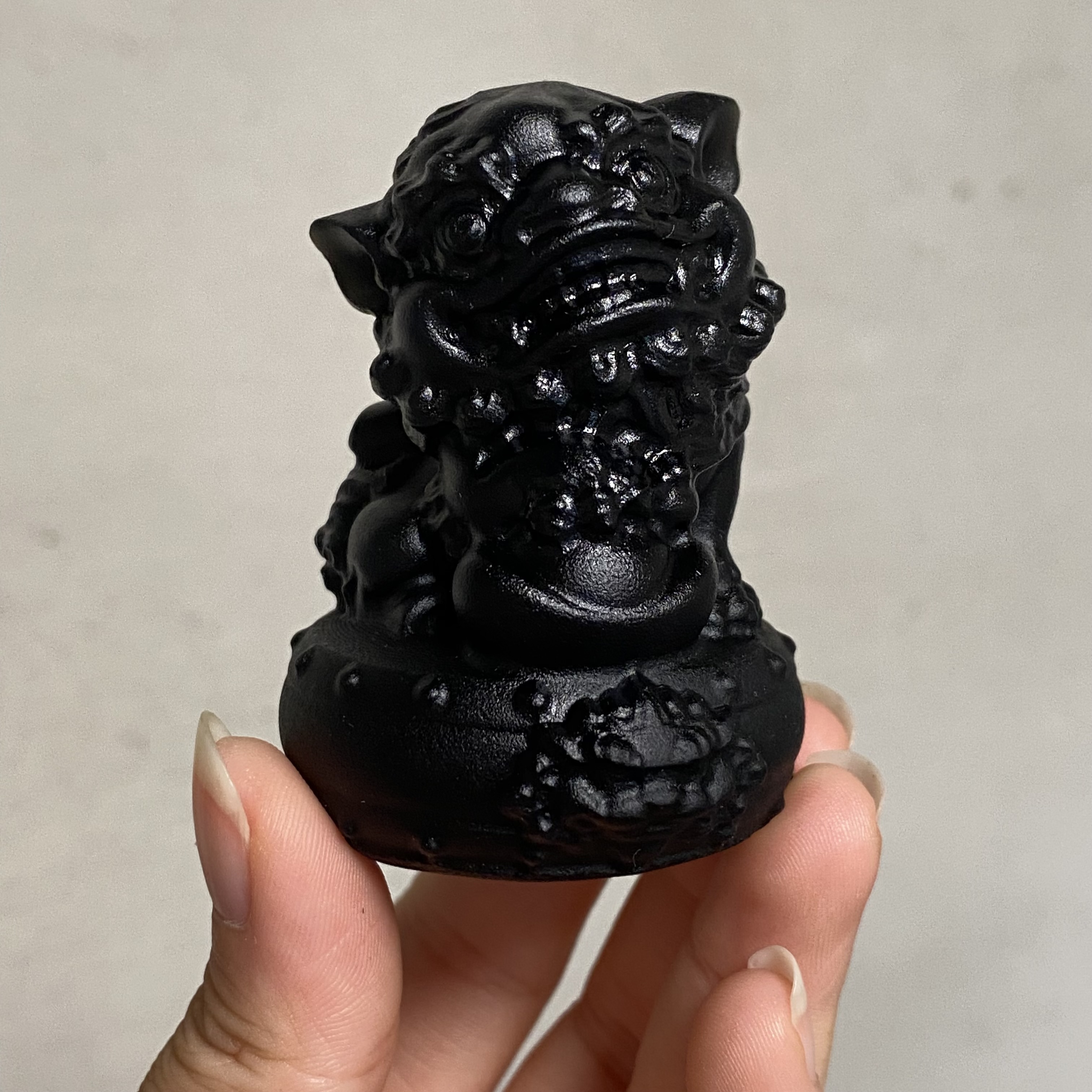 黑曜石醒獅雕刻件