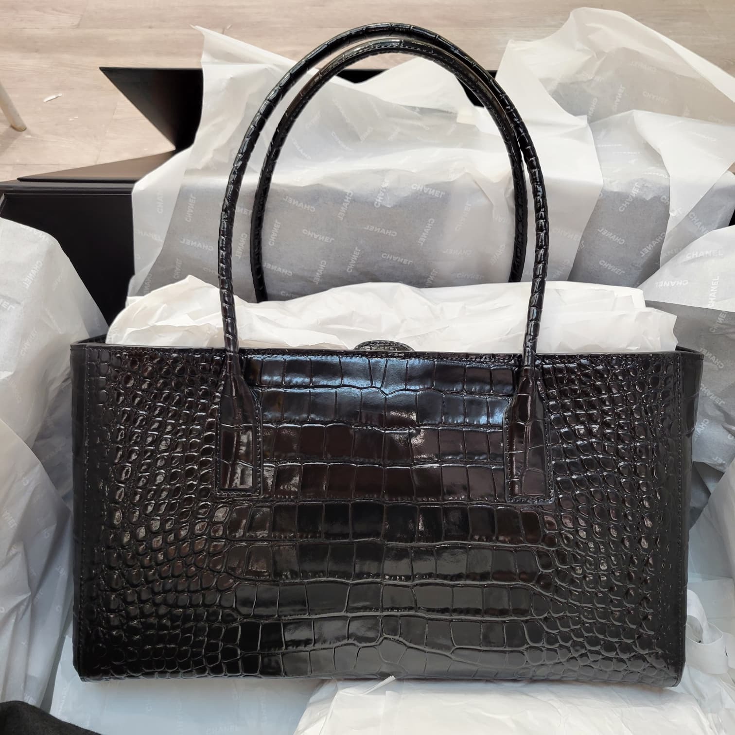 CHANEL Crocodile Embossed Calfskin SMALL TOTE BLACK/GOLD 壓鱷魚皮紋小牛皮