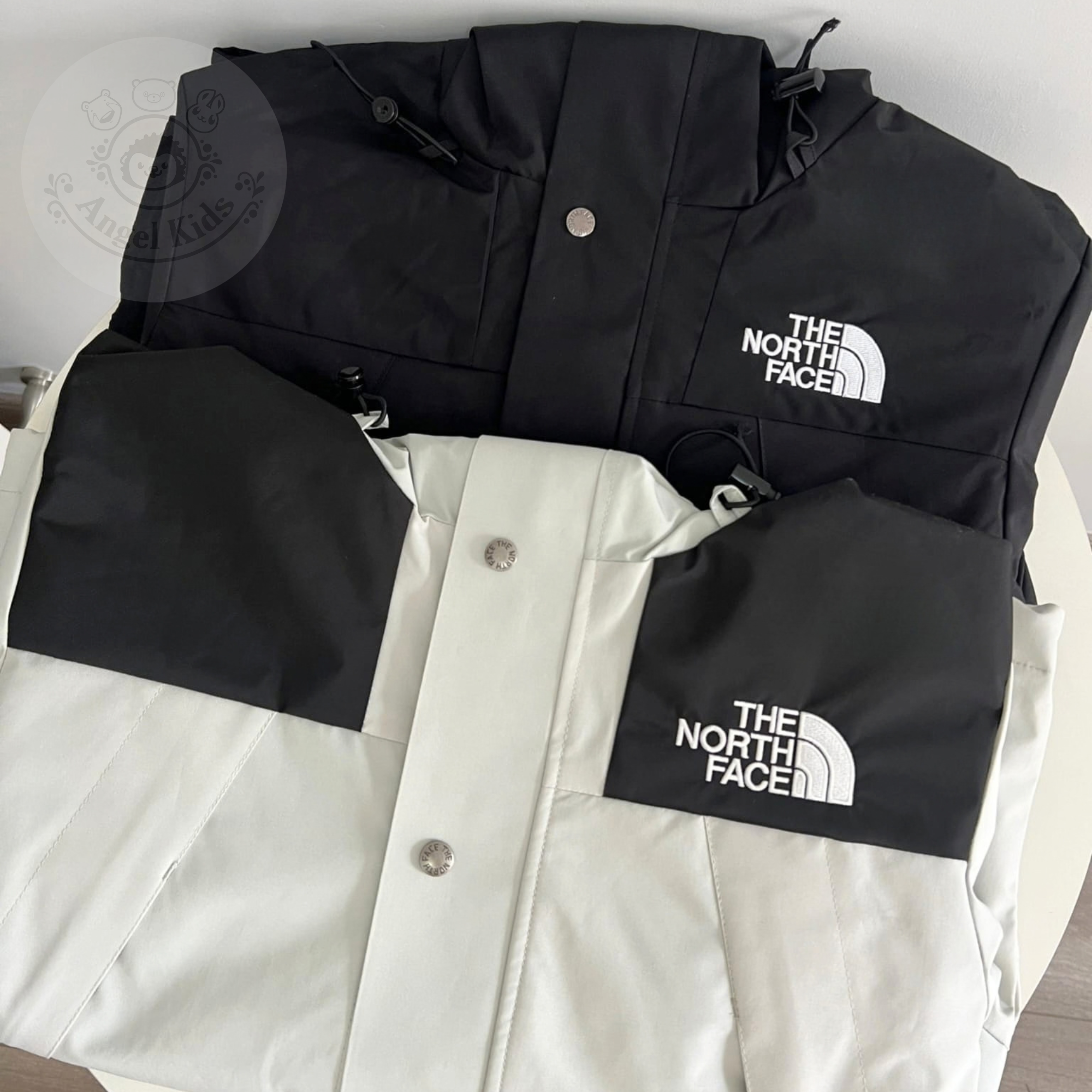 TNF 撞黑色連帽衝鋒褸 九月團