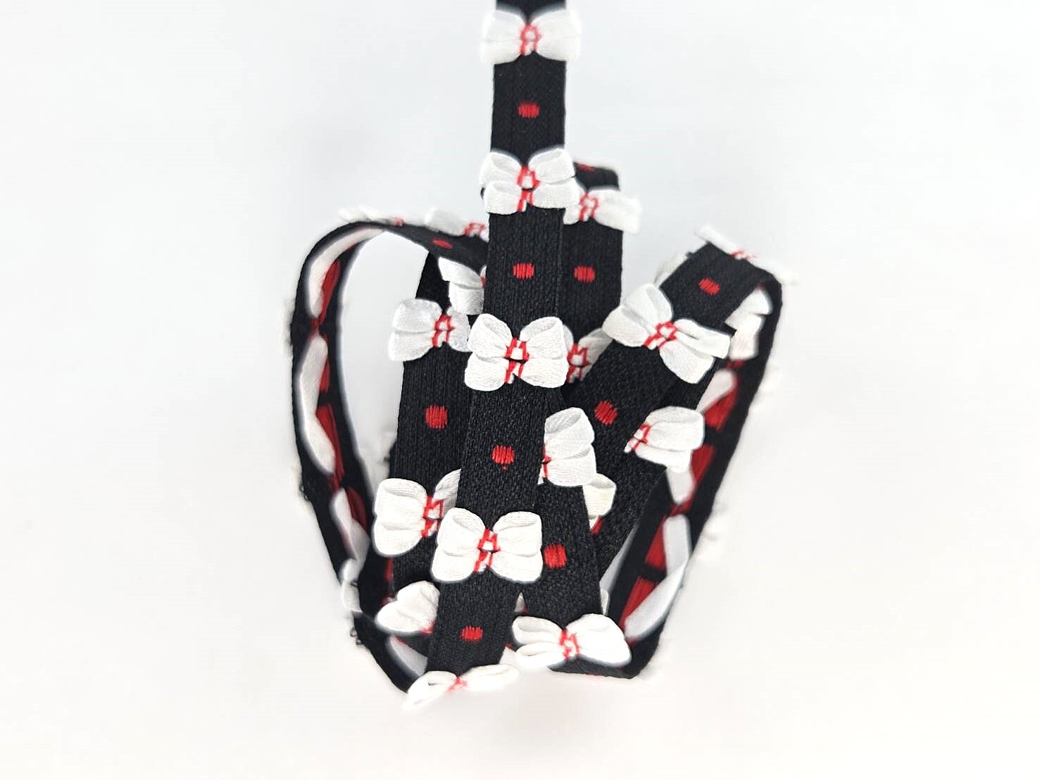 Three-dimensional bows knitting ribbon