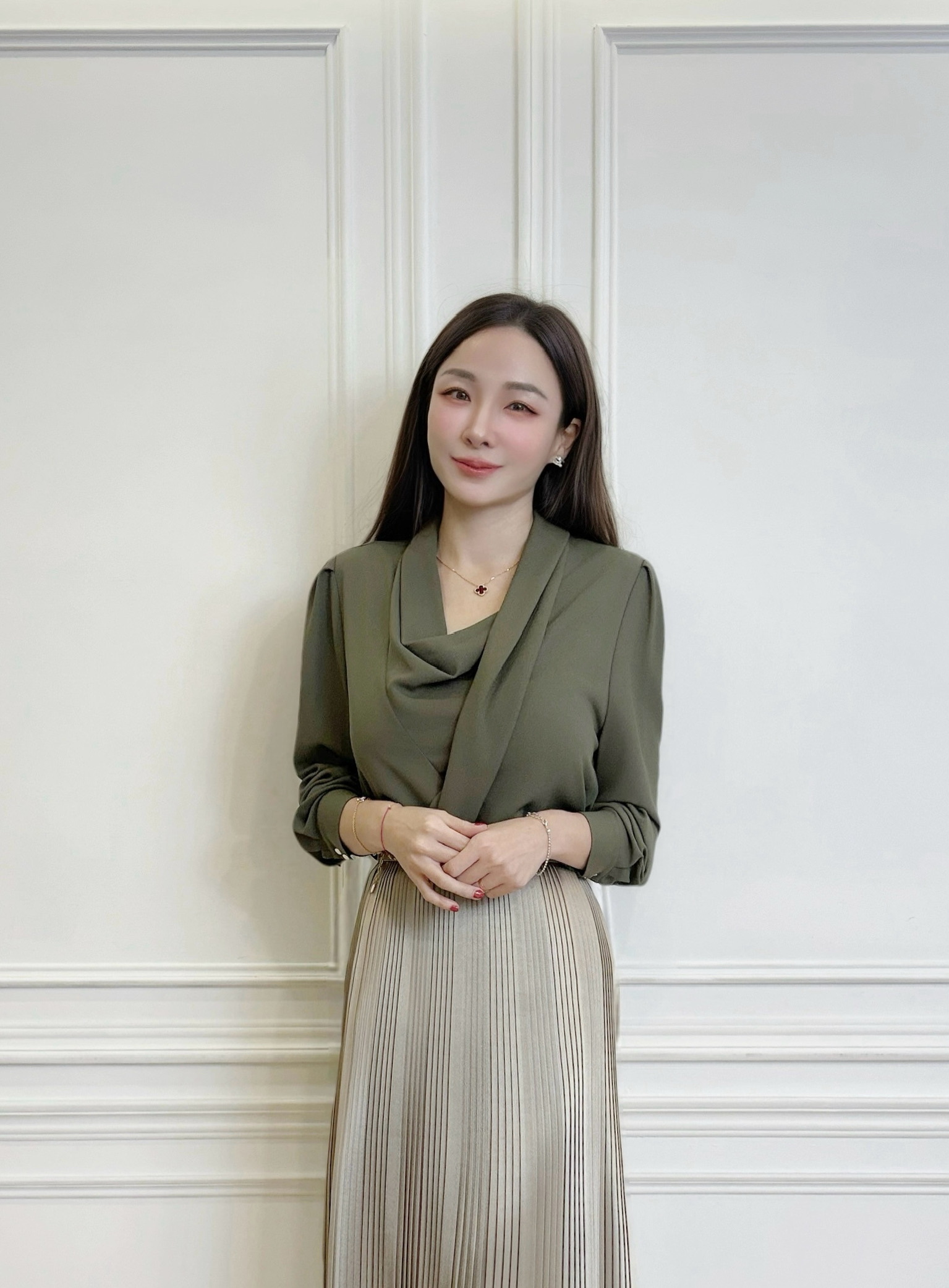 優雅垂領上衣