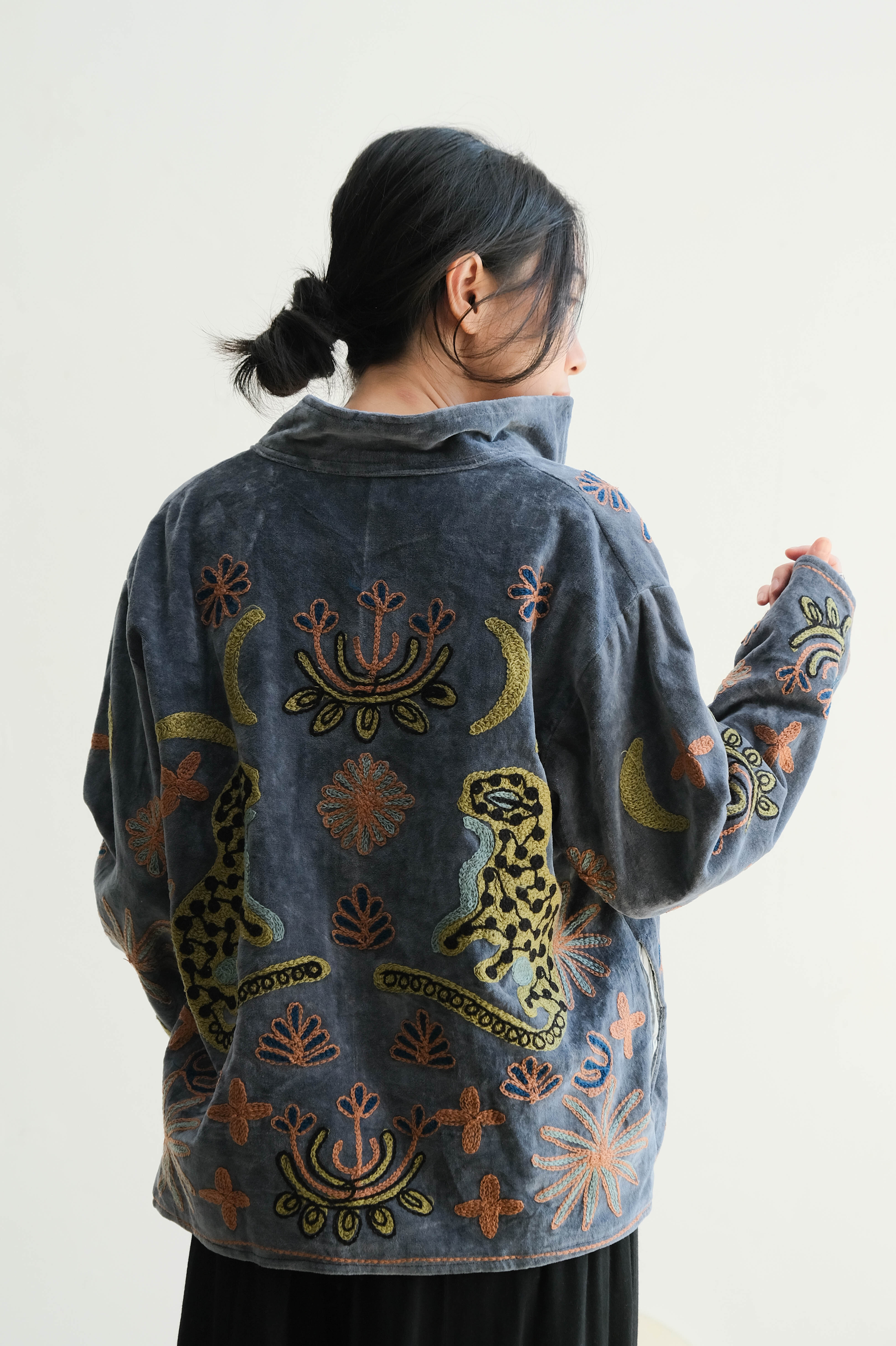 蘇札尼刺繡短外套 豹豹灰藍