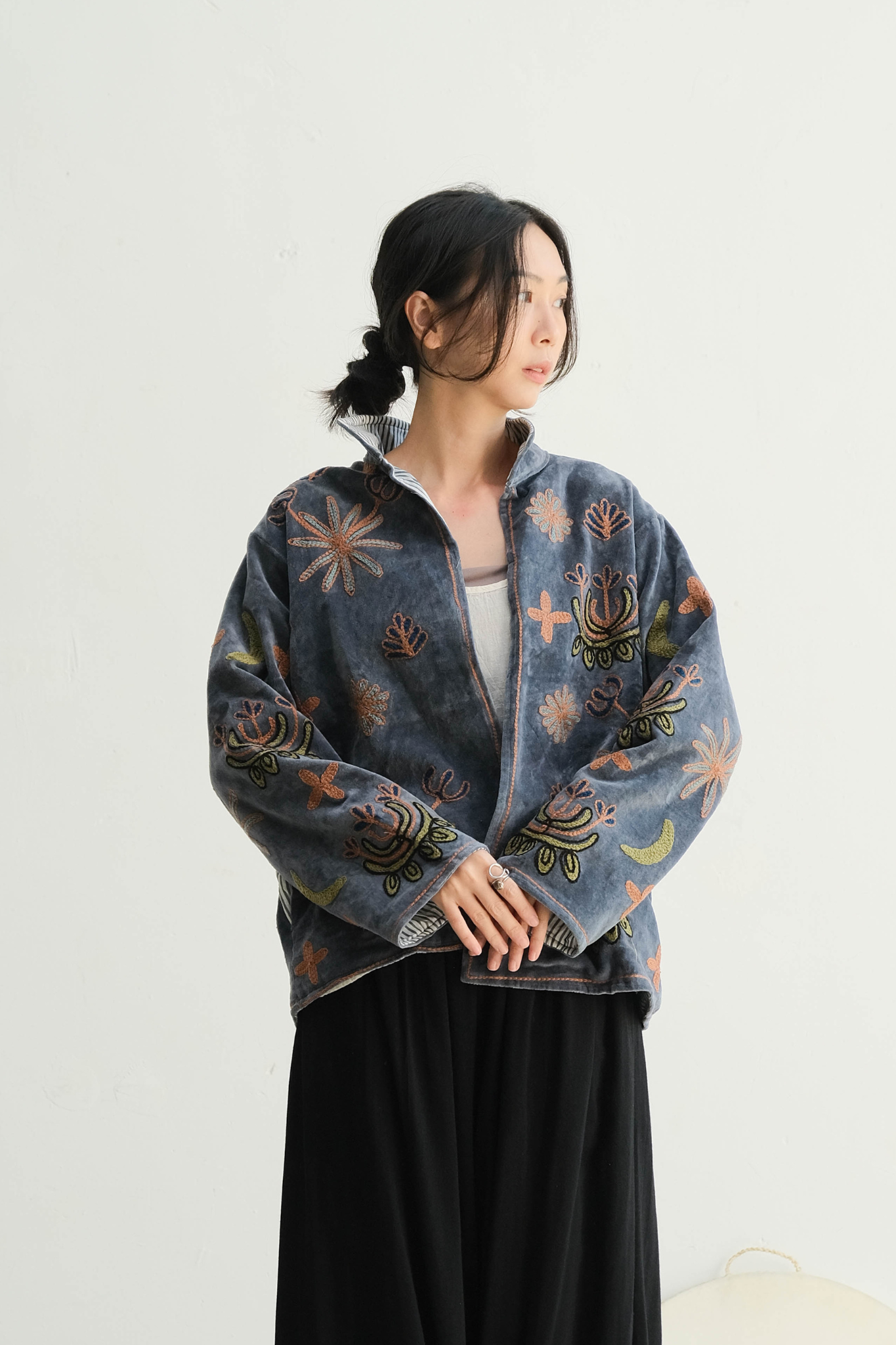 蘇札尼刺繡短外套 豹豹灰藍