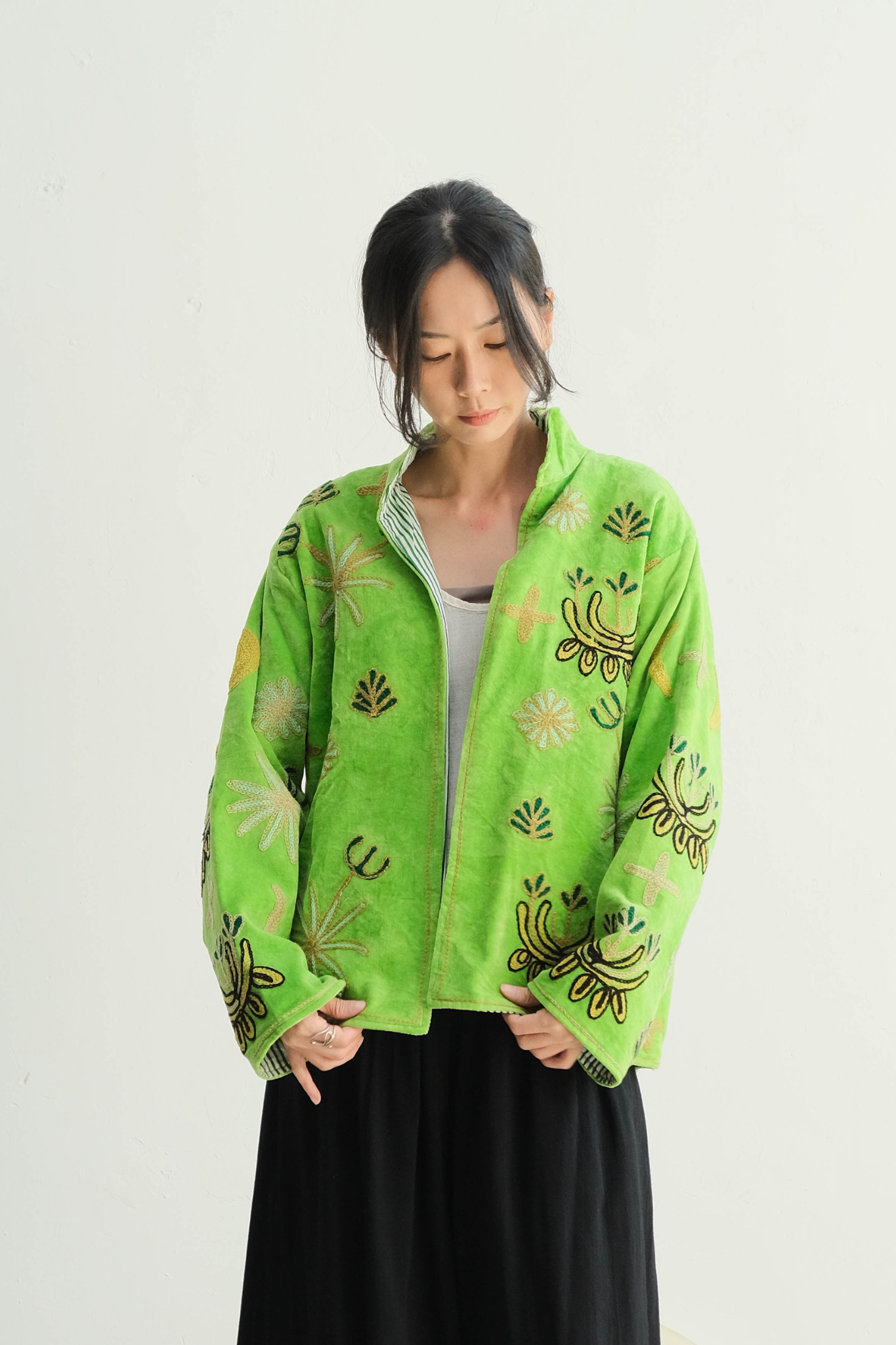 蘇札尼刺繡短外套 豹豹螢綠