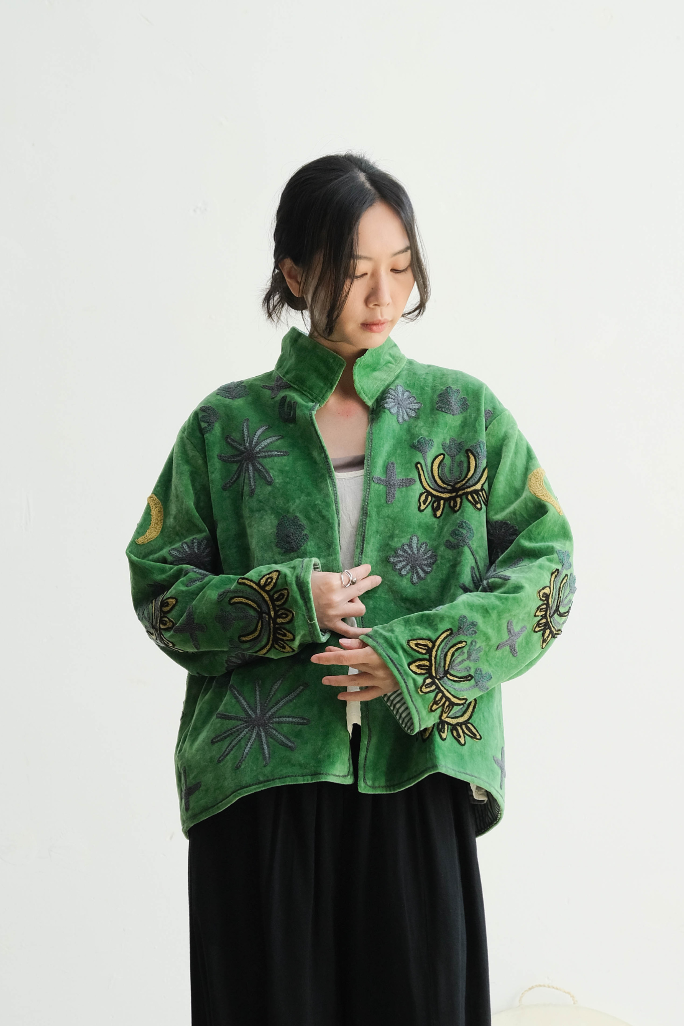 蘇札尼刺繡短外套 豹豹綠