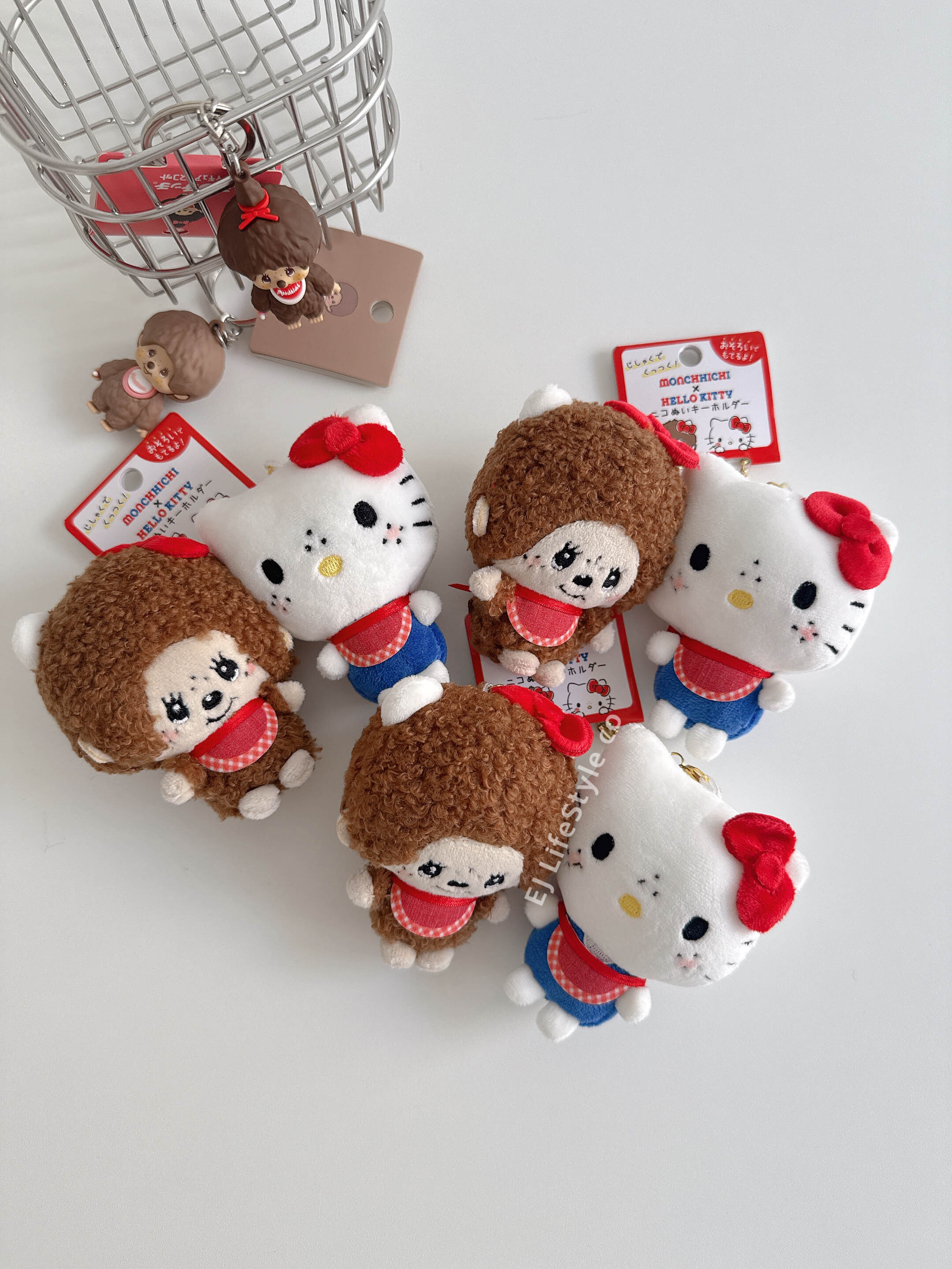 🇯🇵 MONCHHICHI x HELLO KITTY 夢奇奇 蒙奇奇 磁吸 貼貼 鑰匙圈 吊飾 / 現貨