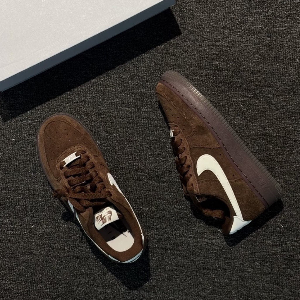 NIKE AIR FORCE 1 可可牛奶 麂皮 空軍一號 休閒鞋 男女 IQ0136-200