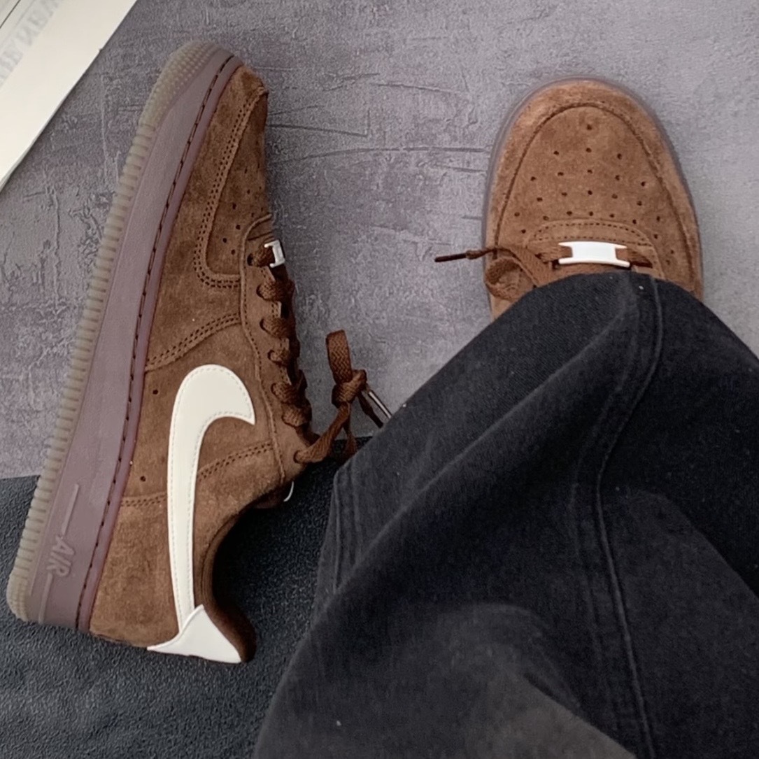 NIKE AIR FORCE 1 可可牛奶 麂皮 空軍一號 休閒鞋 男女 IQ0136-200